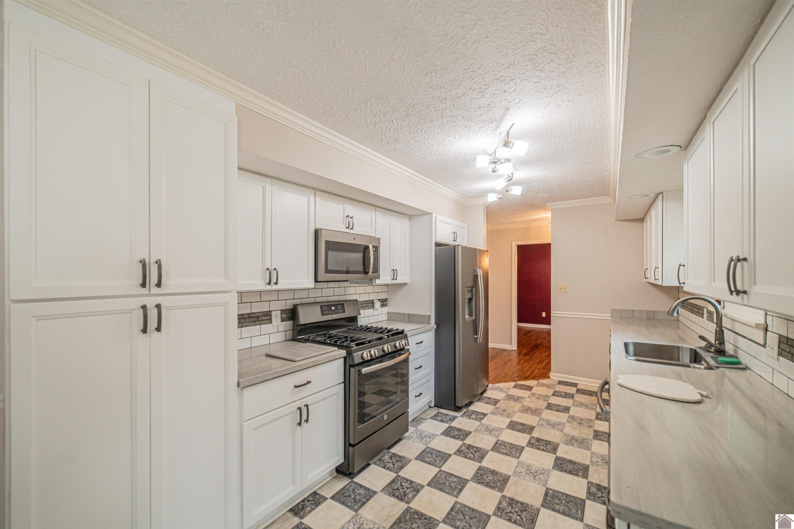 4435 Maywood