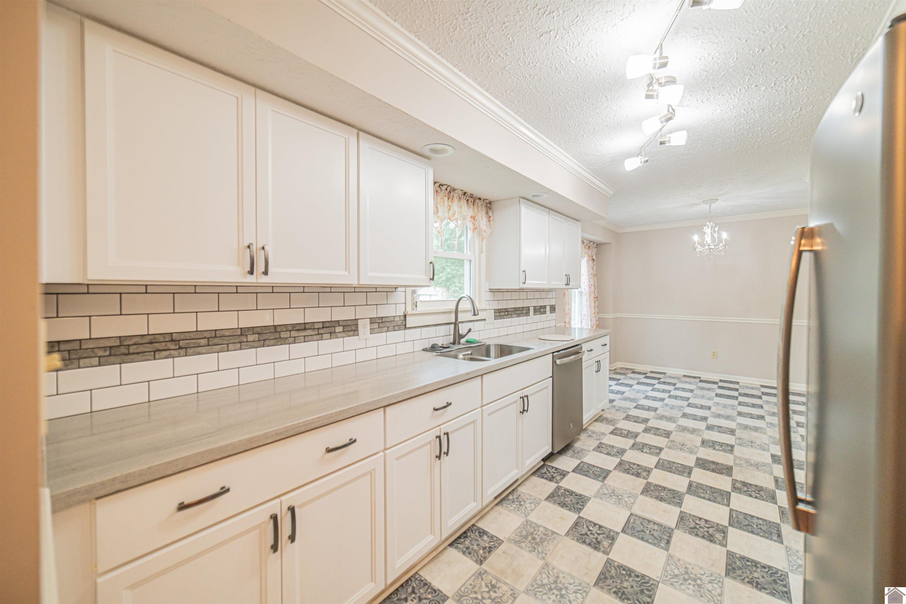 4435 Maywood