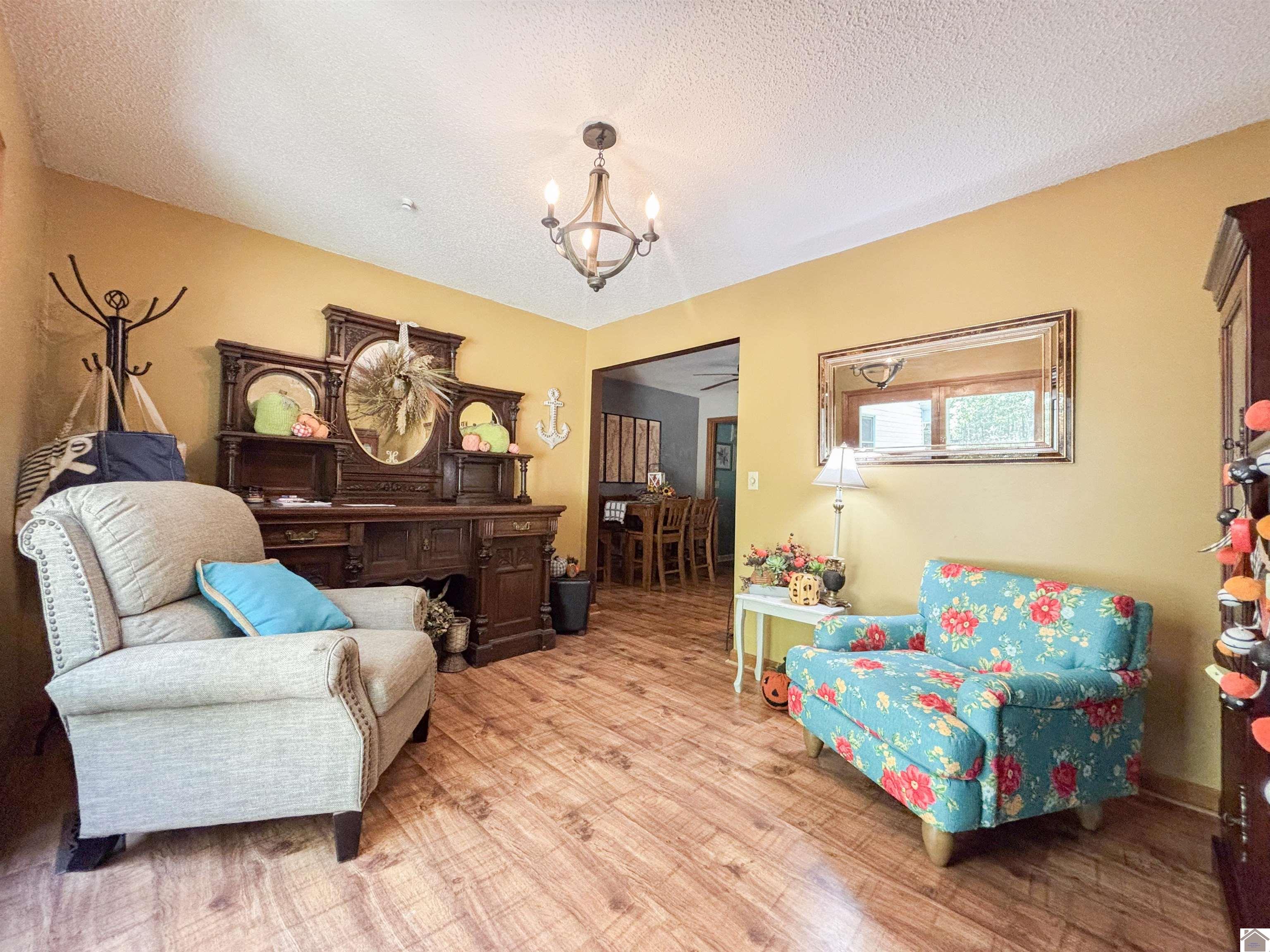 925 Wayside Dr