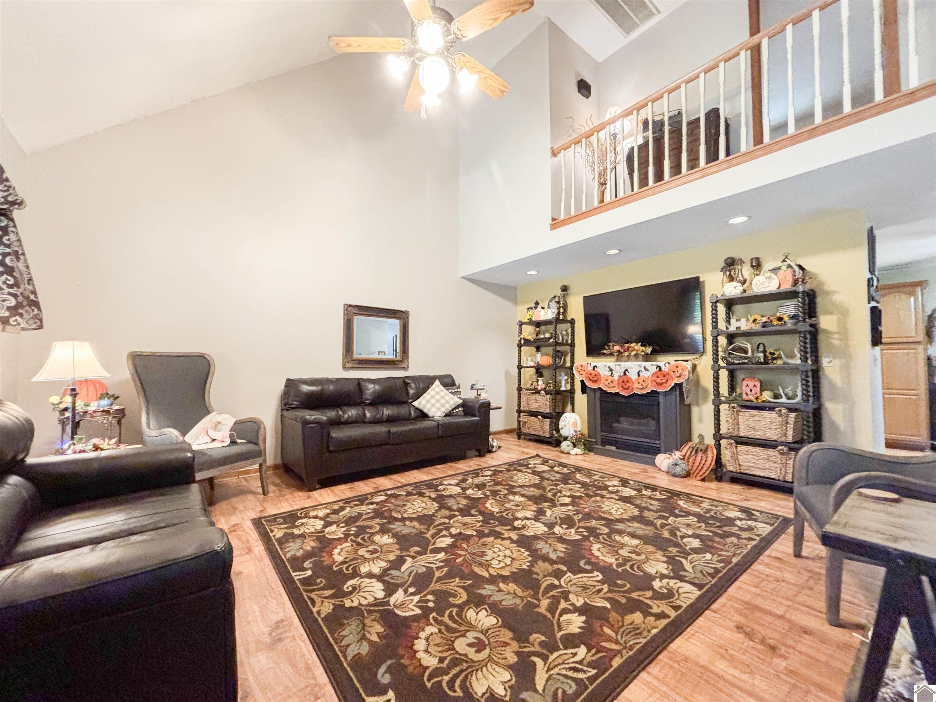 925 Wayside Dr