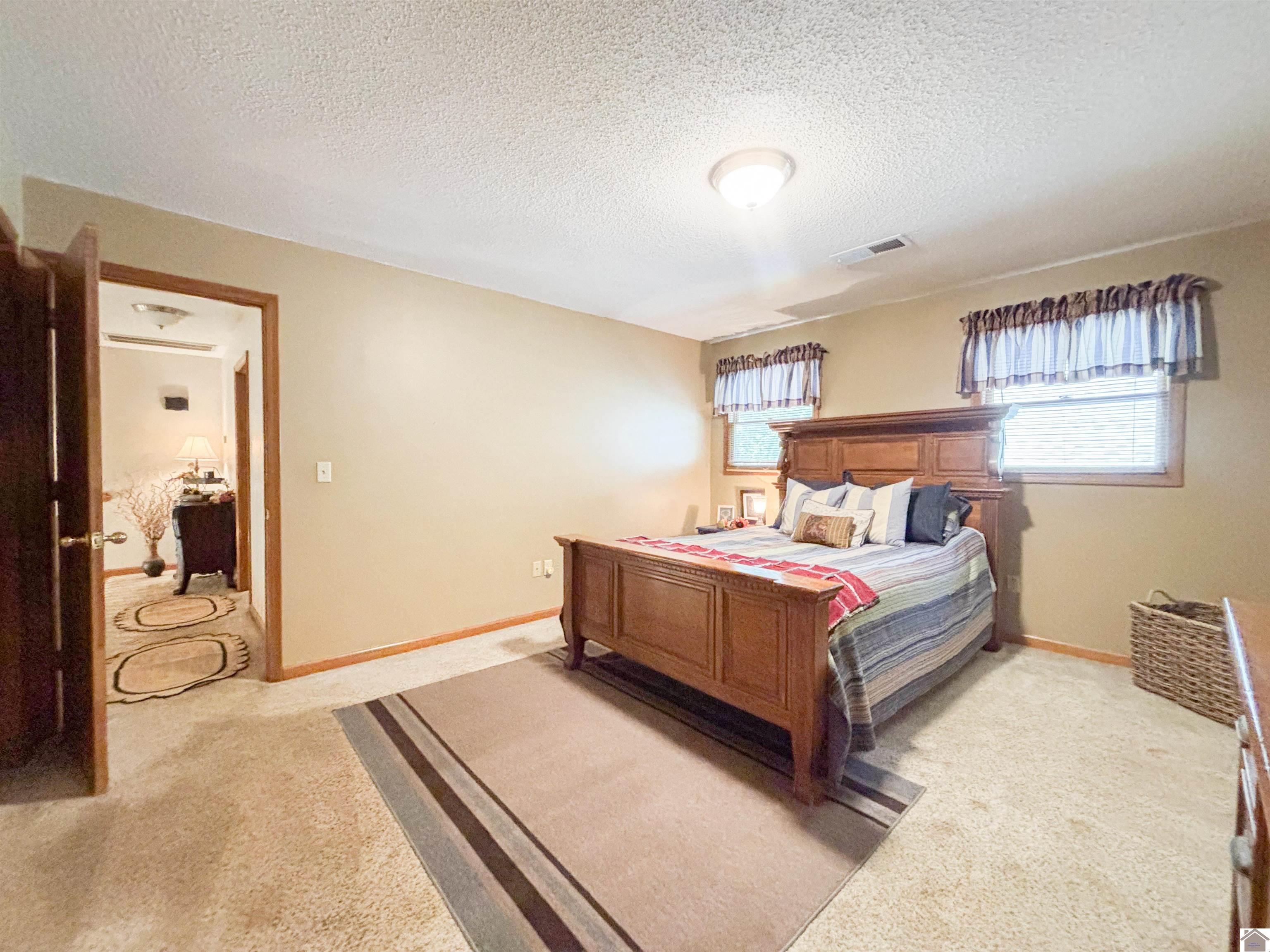 925 Wayside Dr