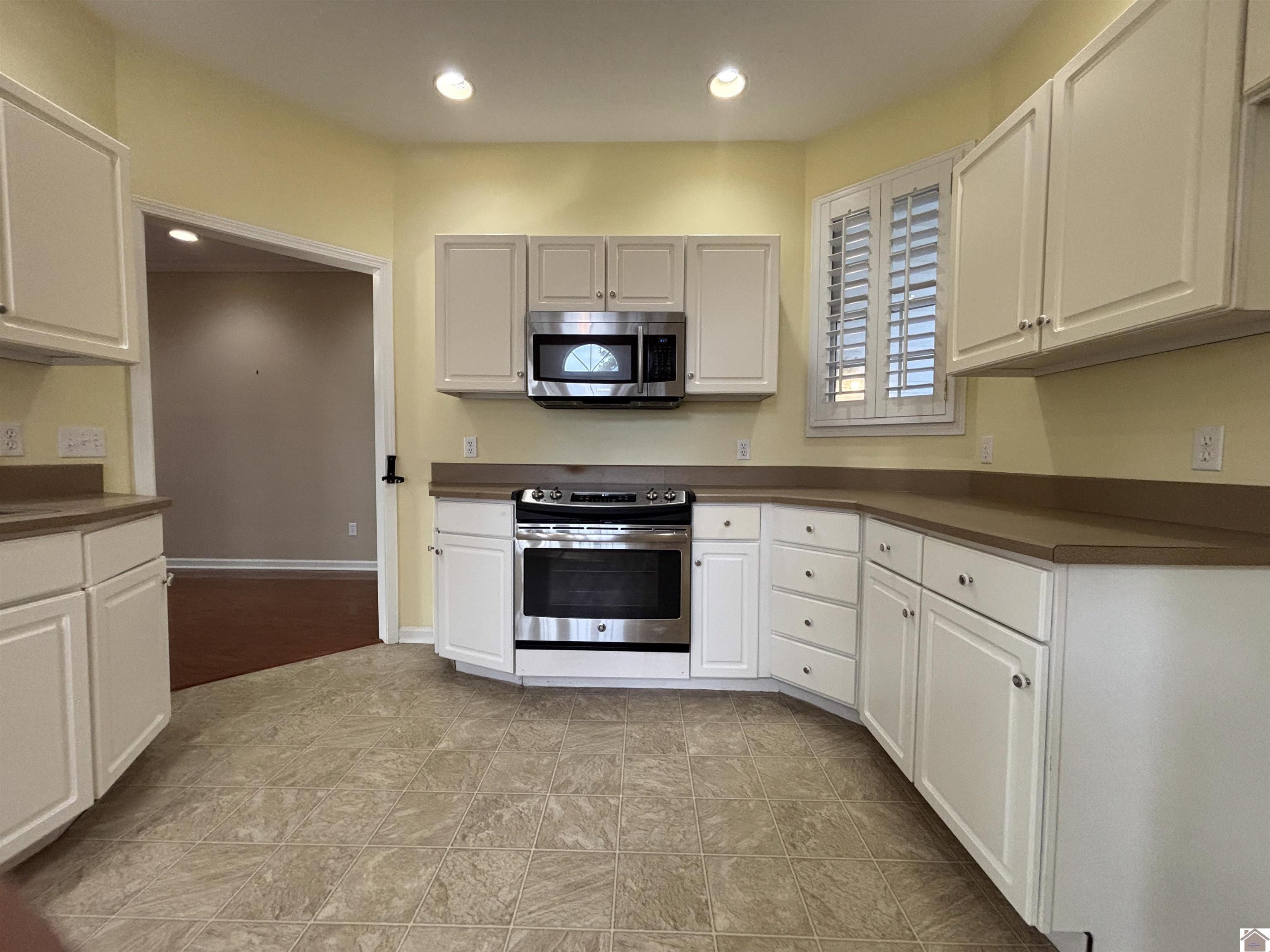 31 Village Drive West
