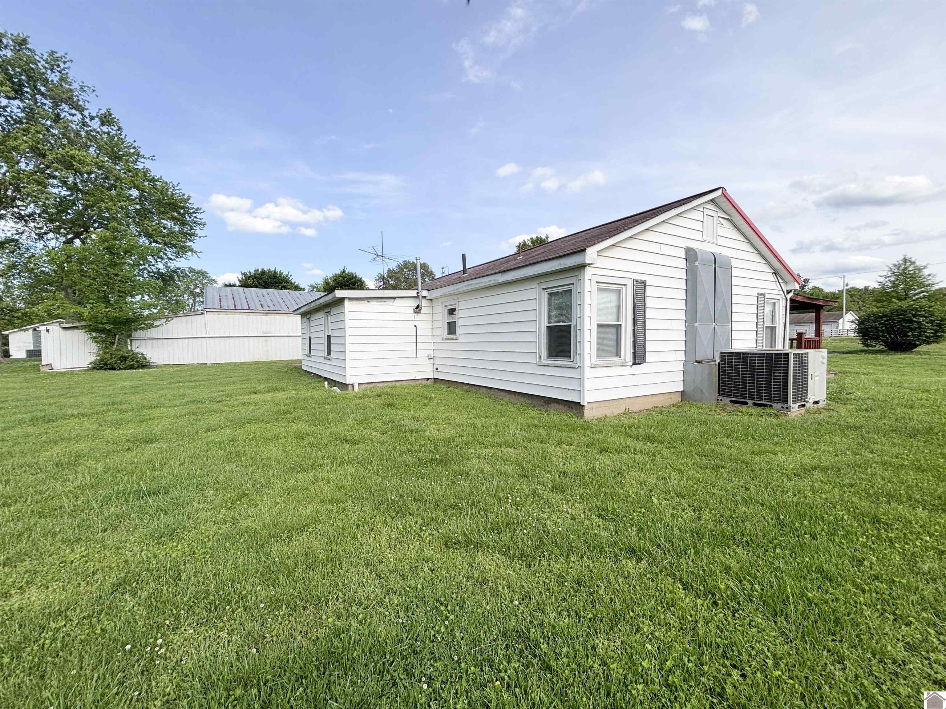 9465 Old Hinkleville Rd