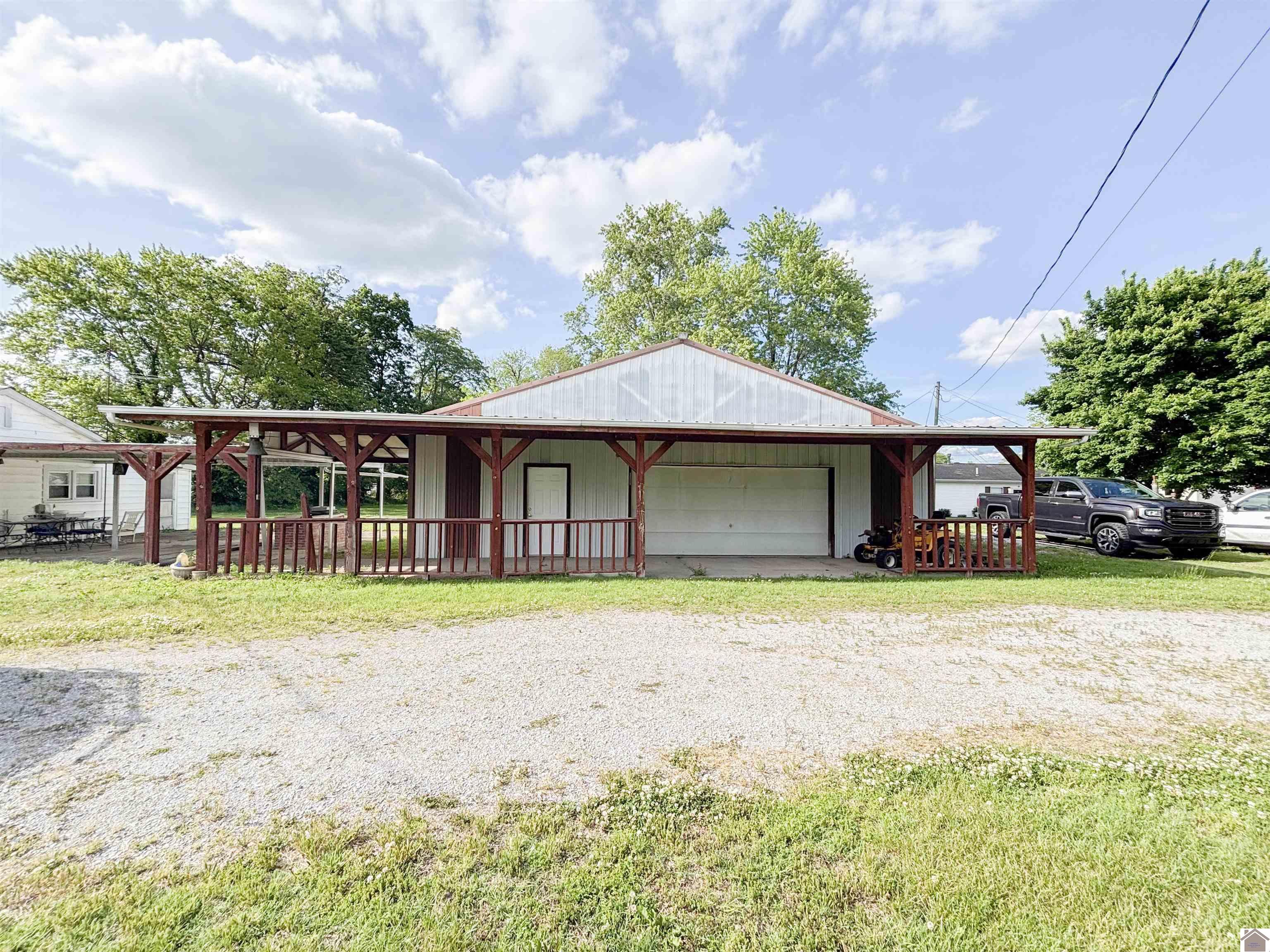 9465 Old Hinkleville Rd