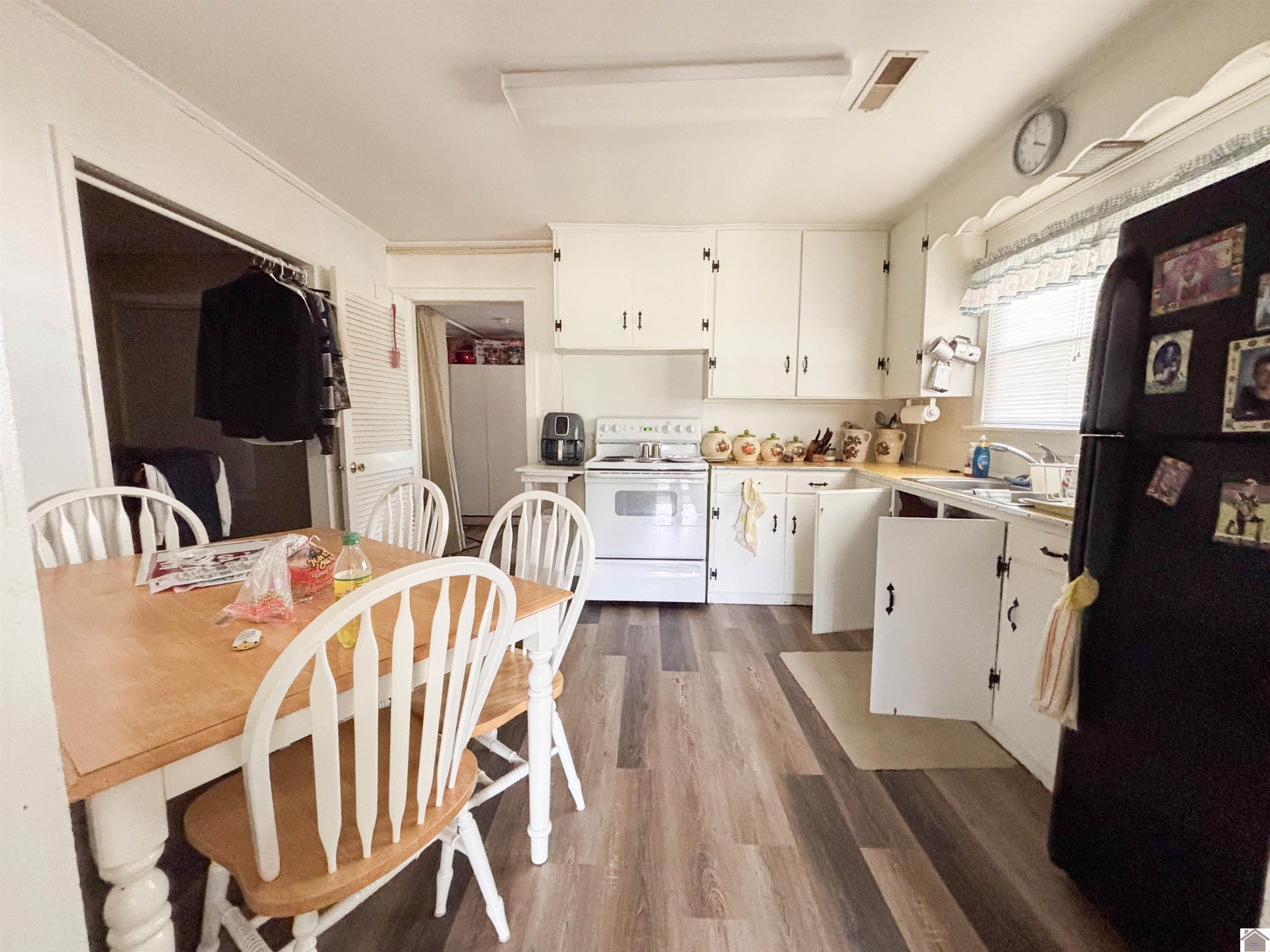 9465 Old Hinkleville Rd