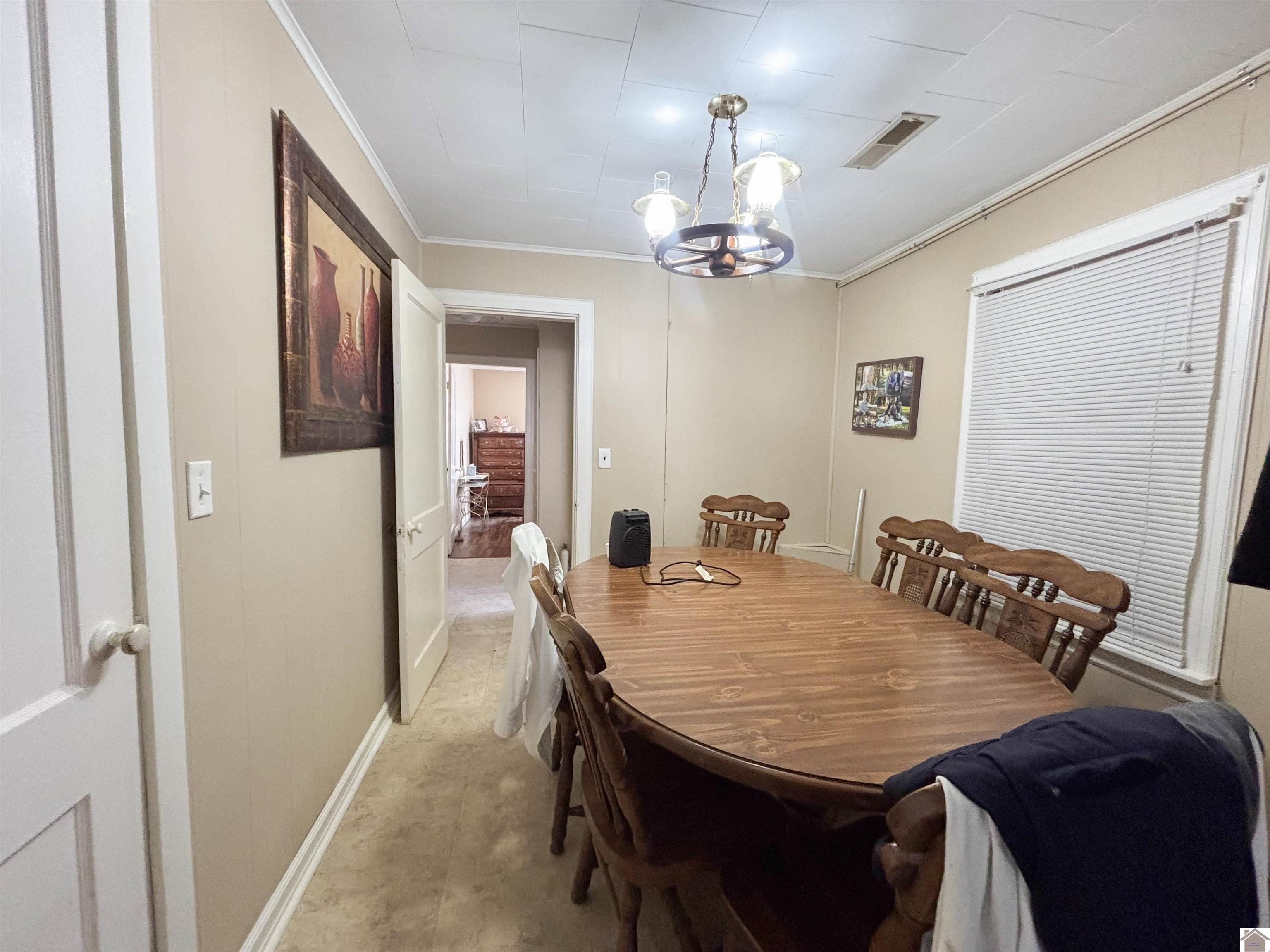 9465 Old Hinkleville Rd