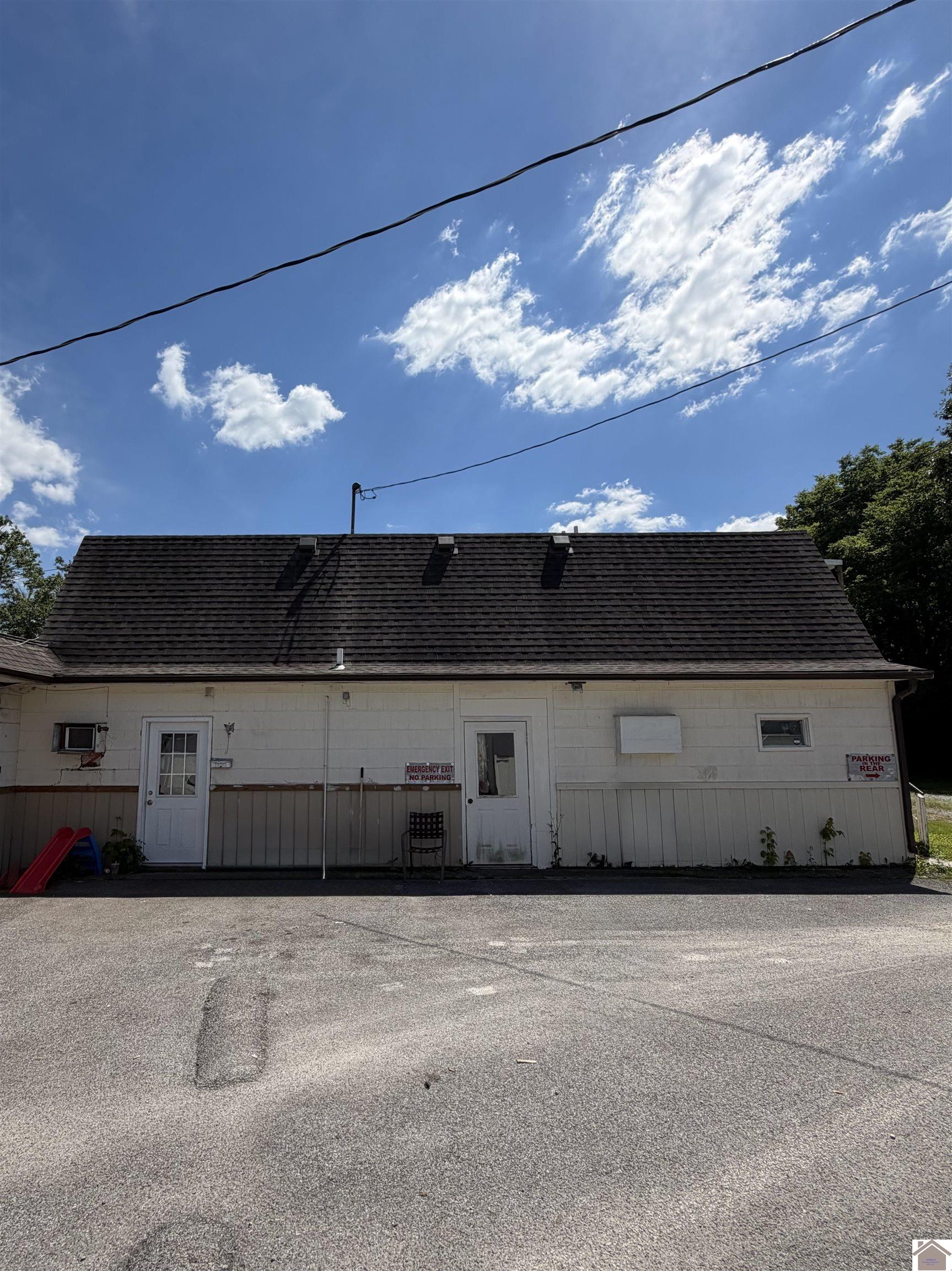 318 Main St