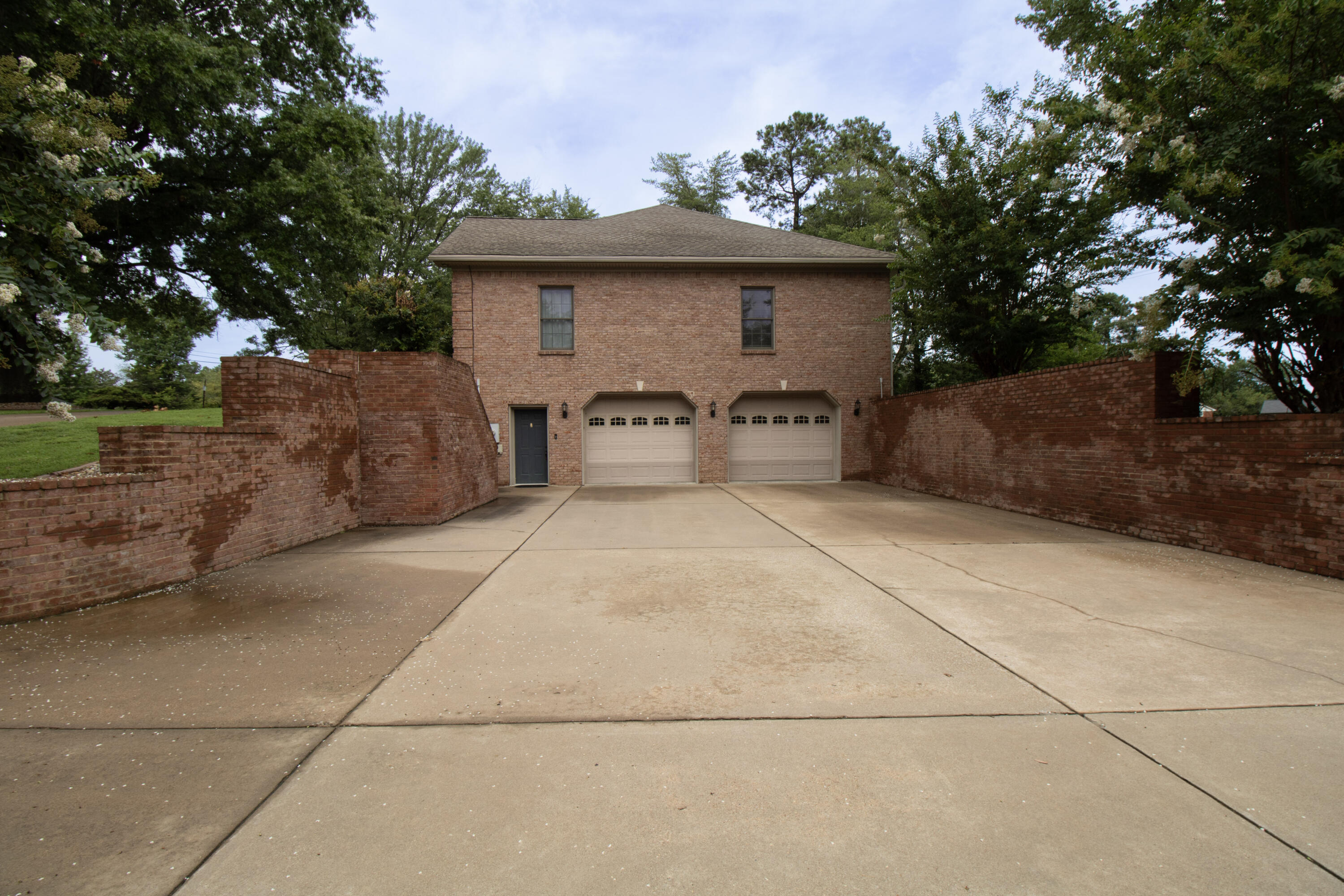161 Lakeside Drive