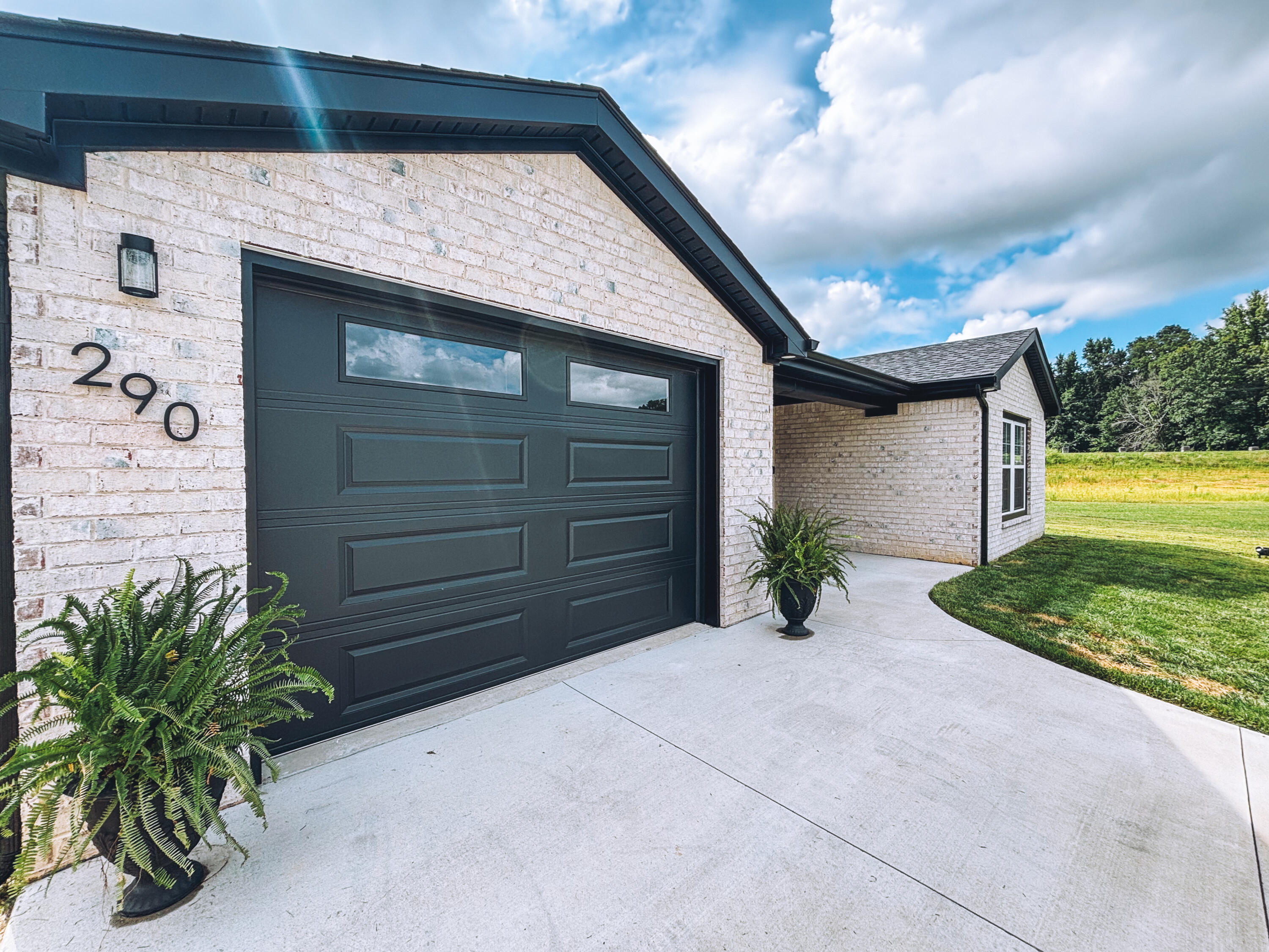290 Clover Crescent