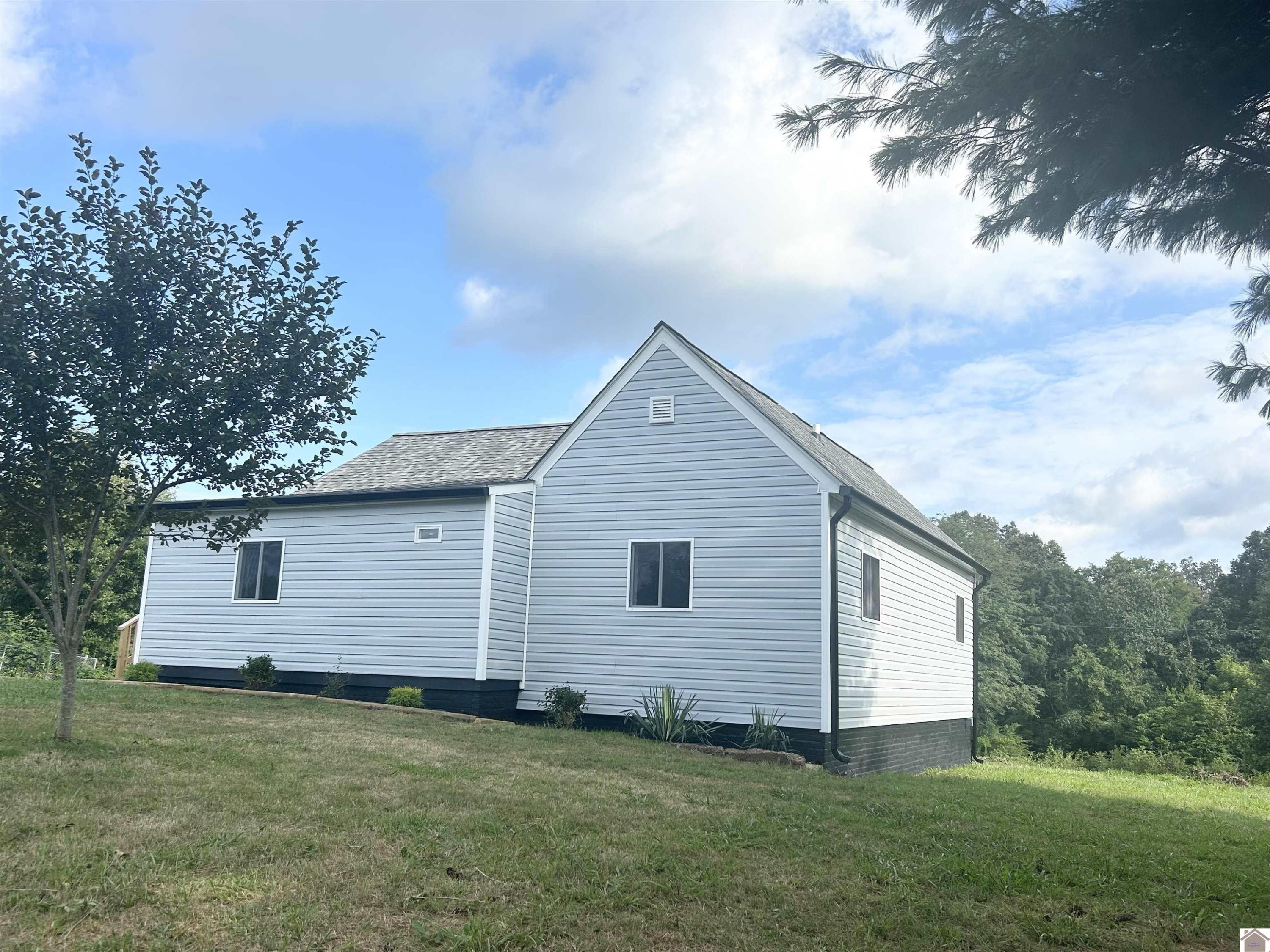2560 Lovelaceville Florence
