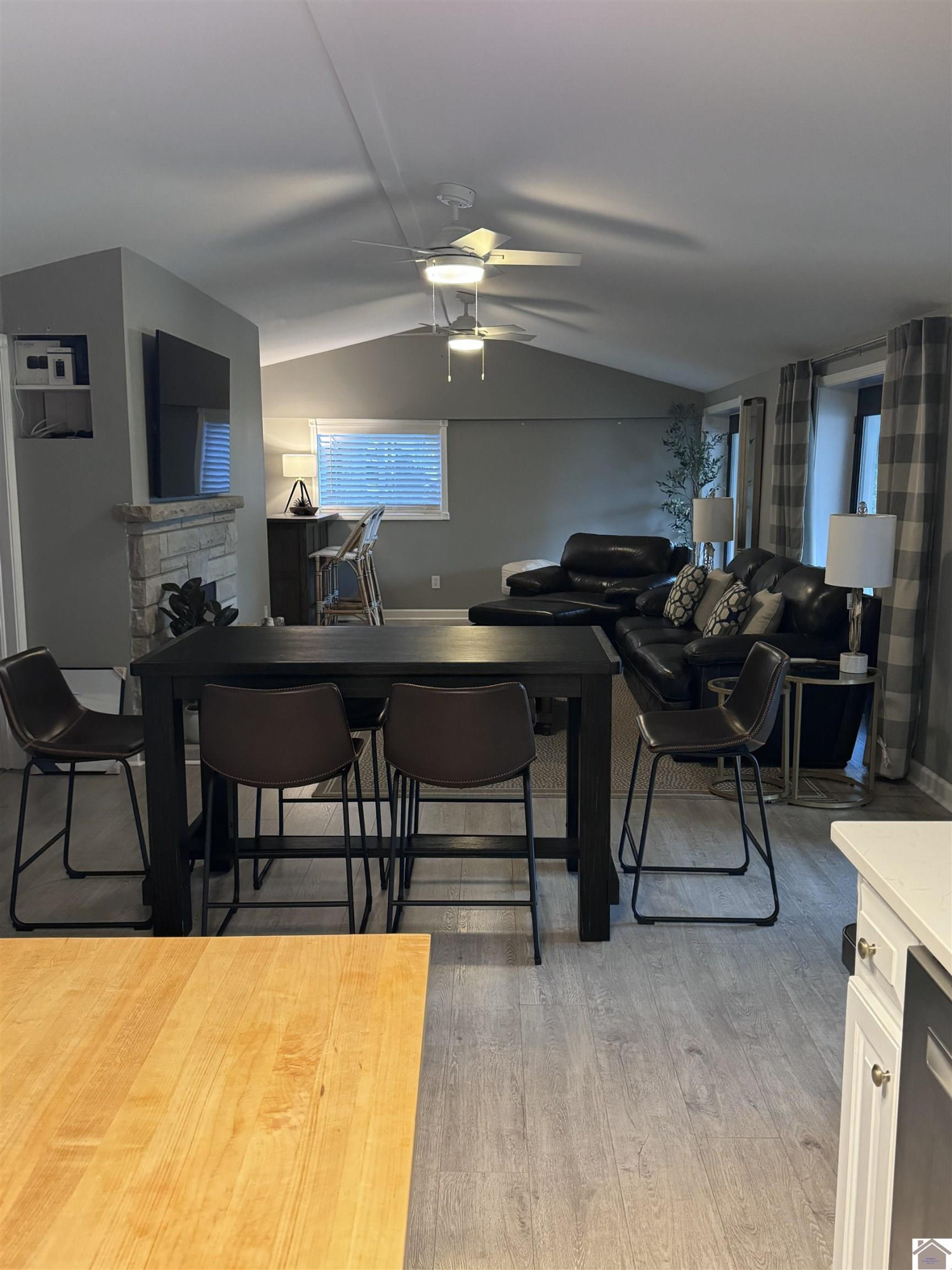 33 Duplex Lane