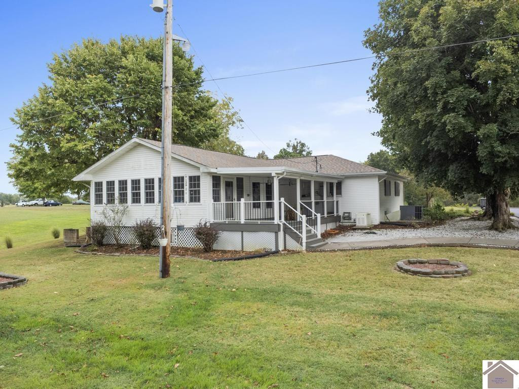 916 Darnell Road
