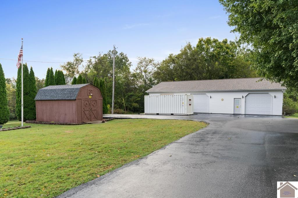 916 Darnell Road