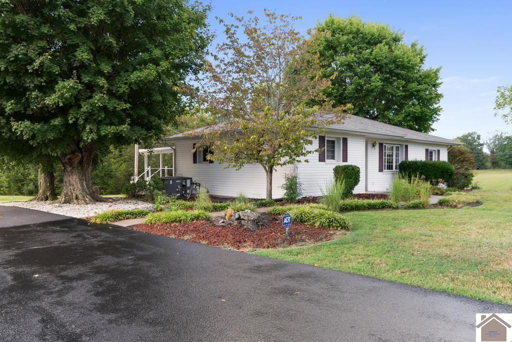 916 Darnell Road