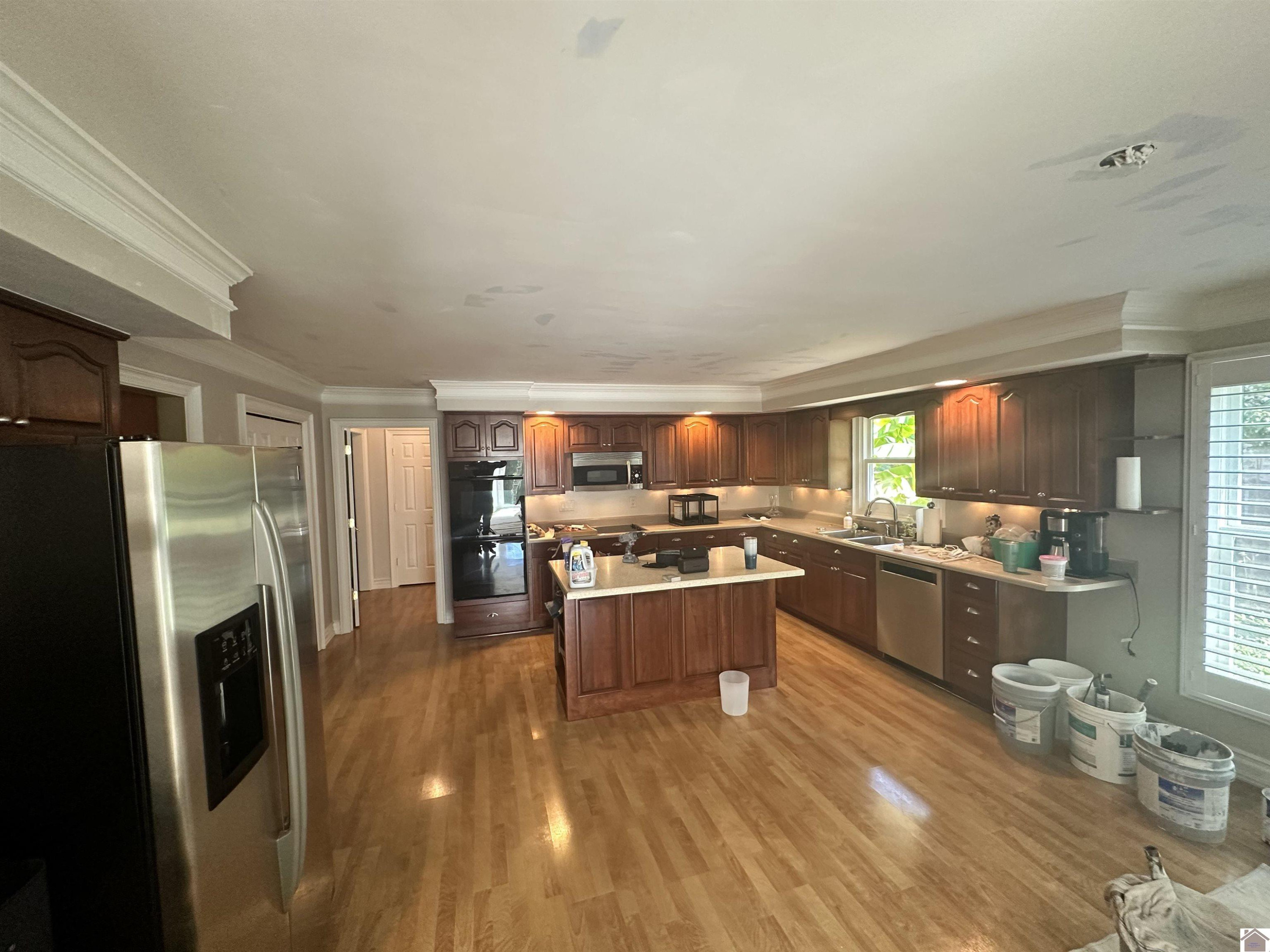 555 Huntleigh Lane