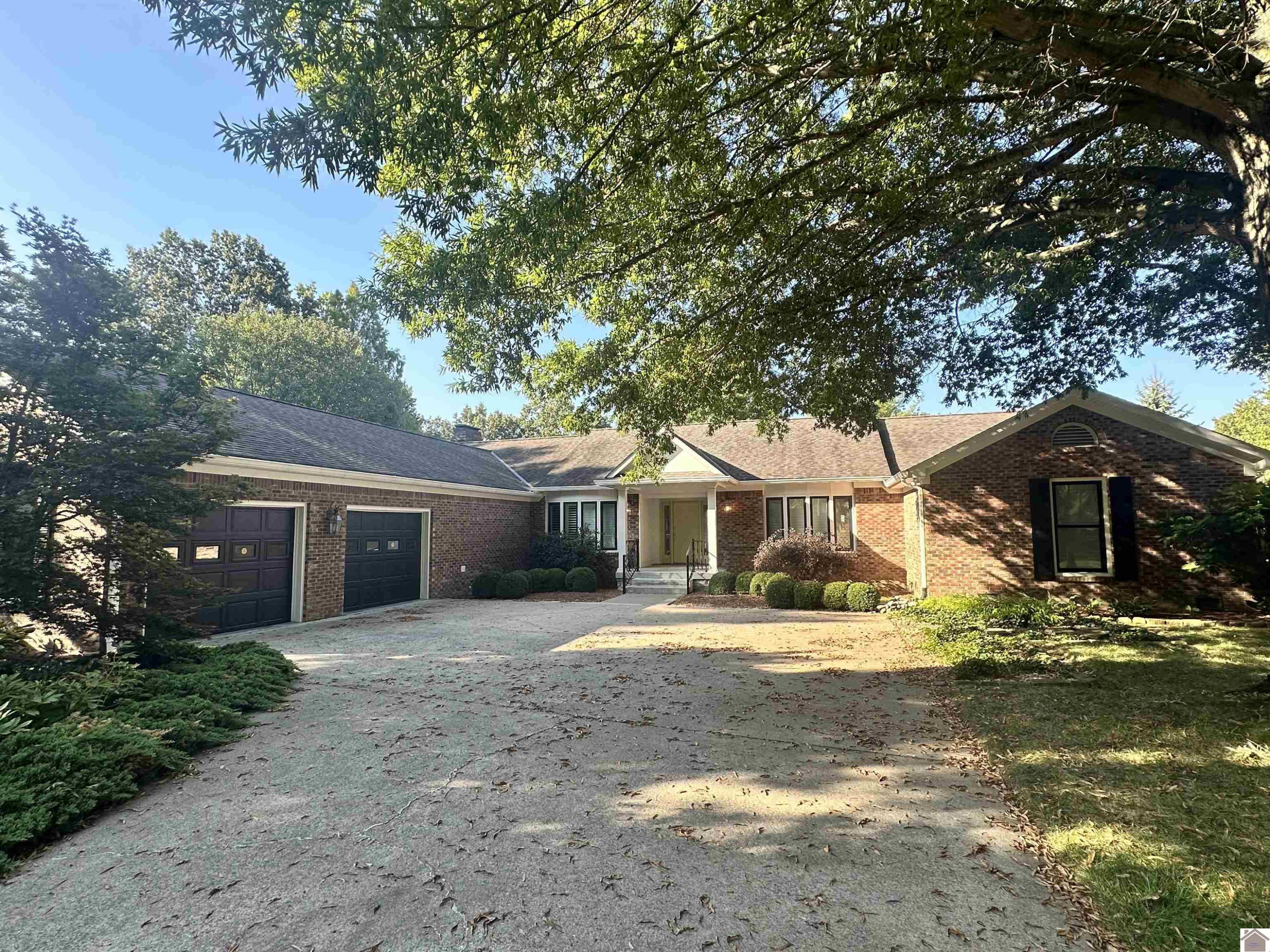 555 Huntleigh Lane