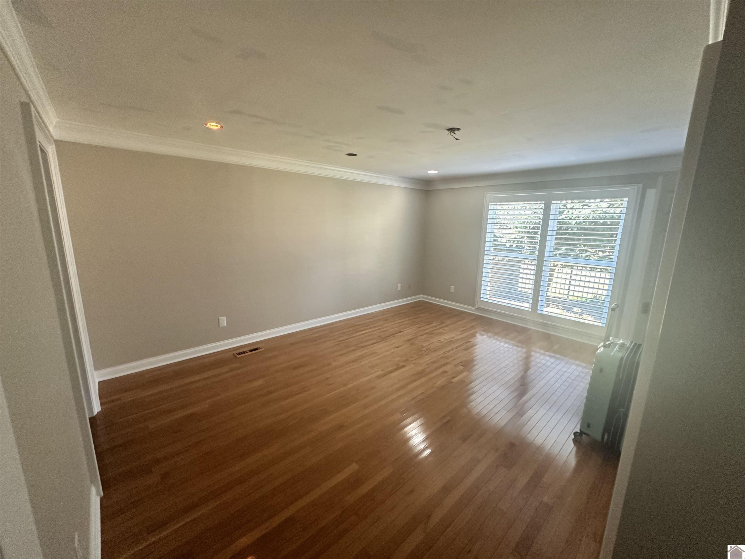 555 Huntleigh Lane