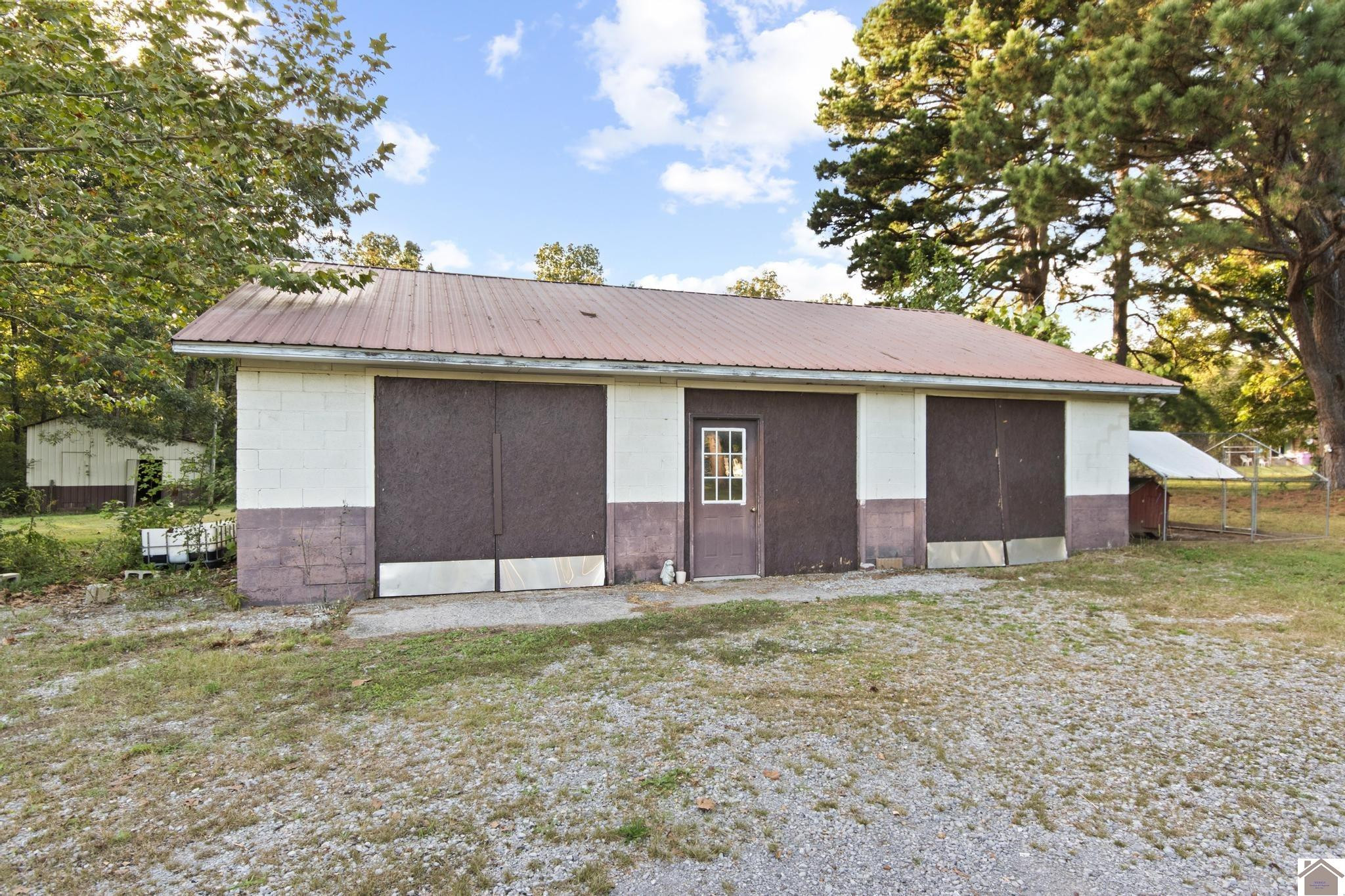 6633 Benton Road