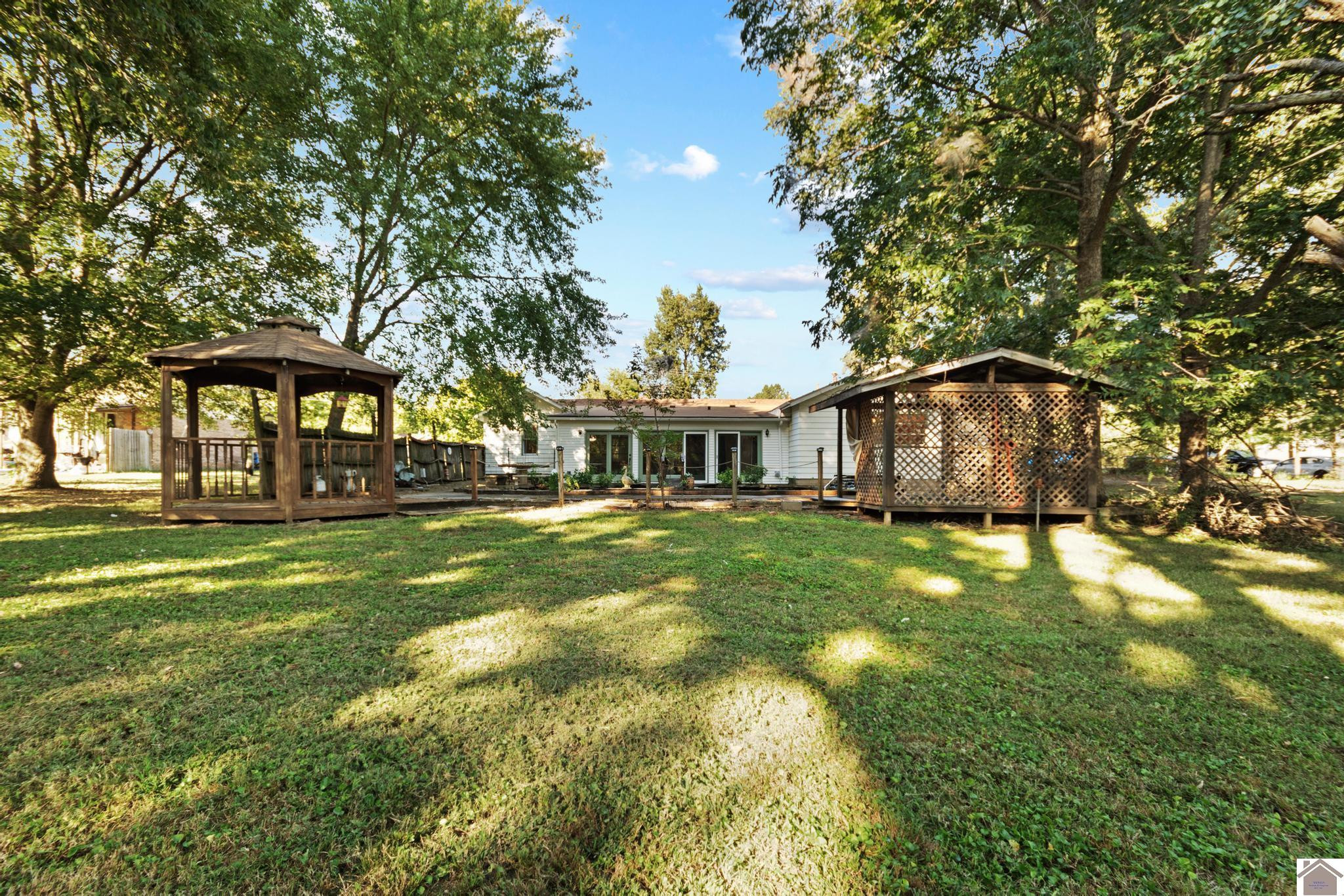 6633 Benton Road