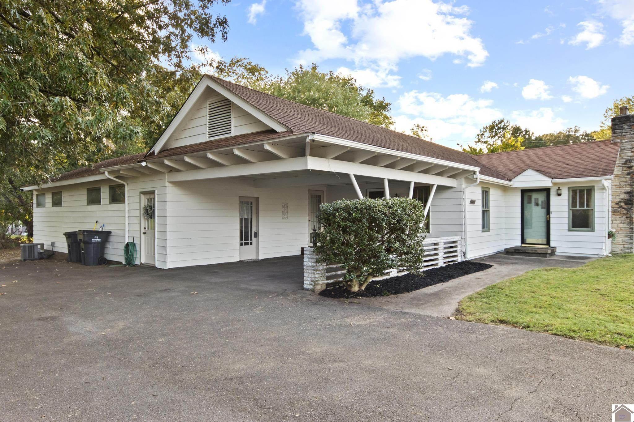 6633 Benton Road