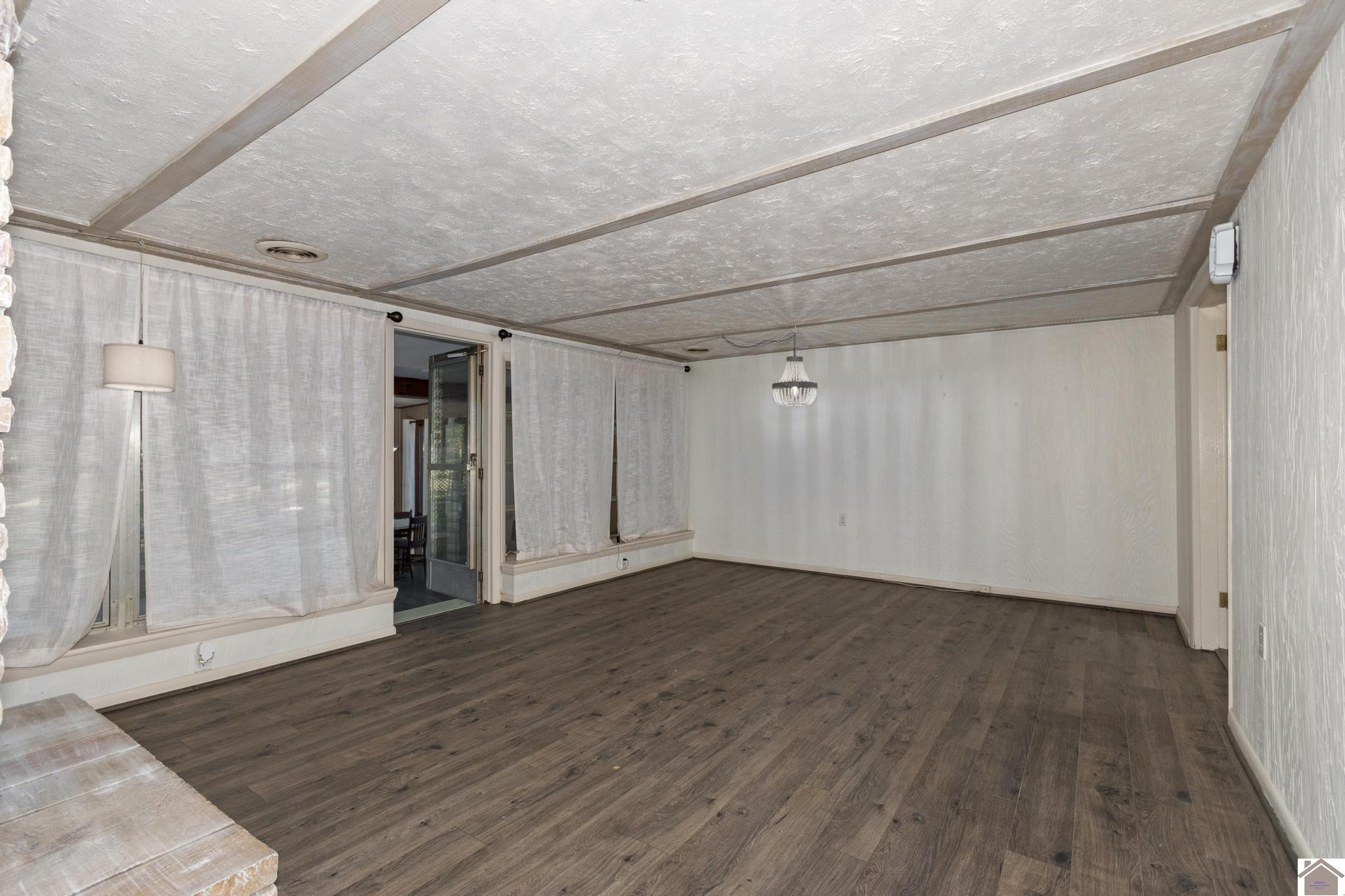 6633 Benton Road