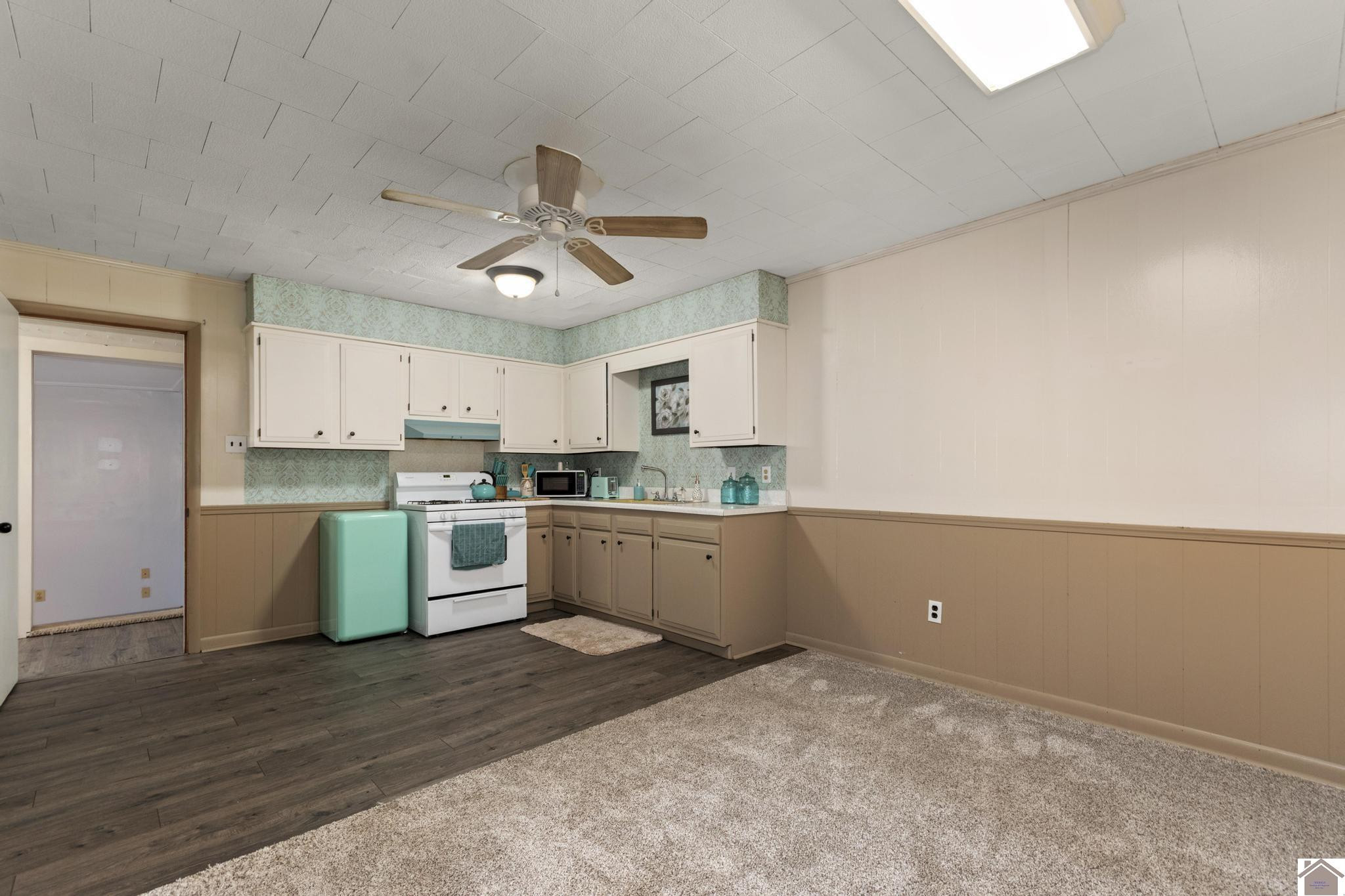 6633 Benton Road