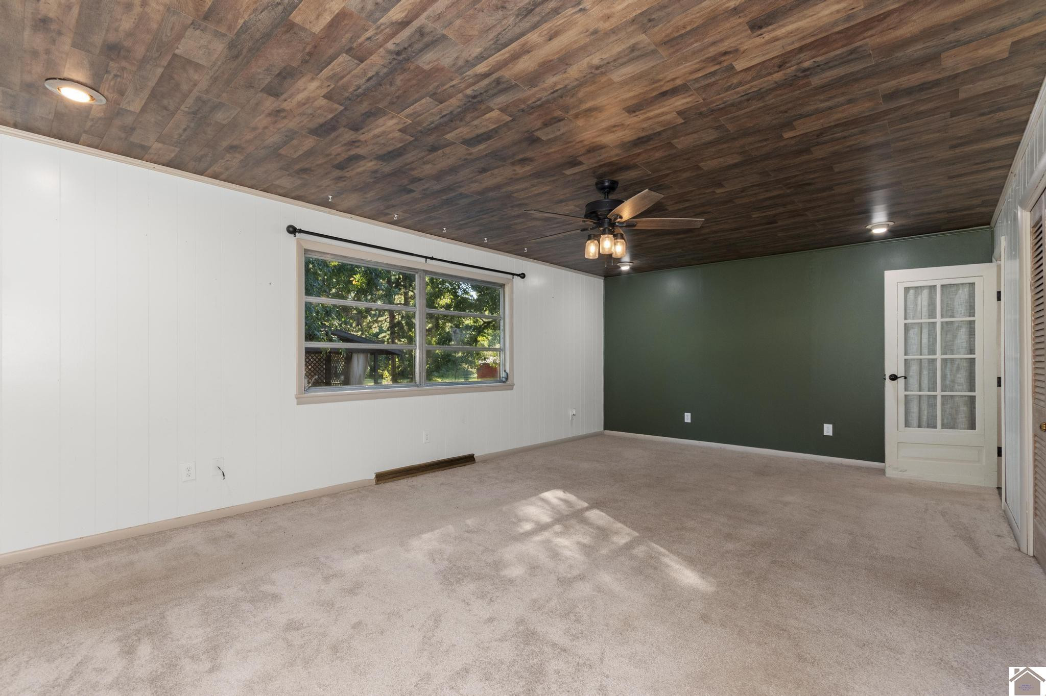 6633 Benton Road