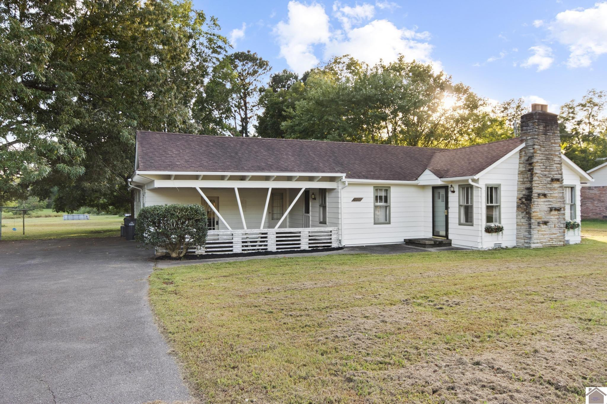 6633 Benton Road