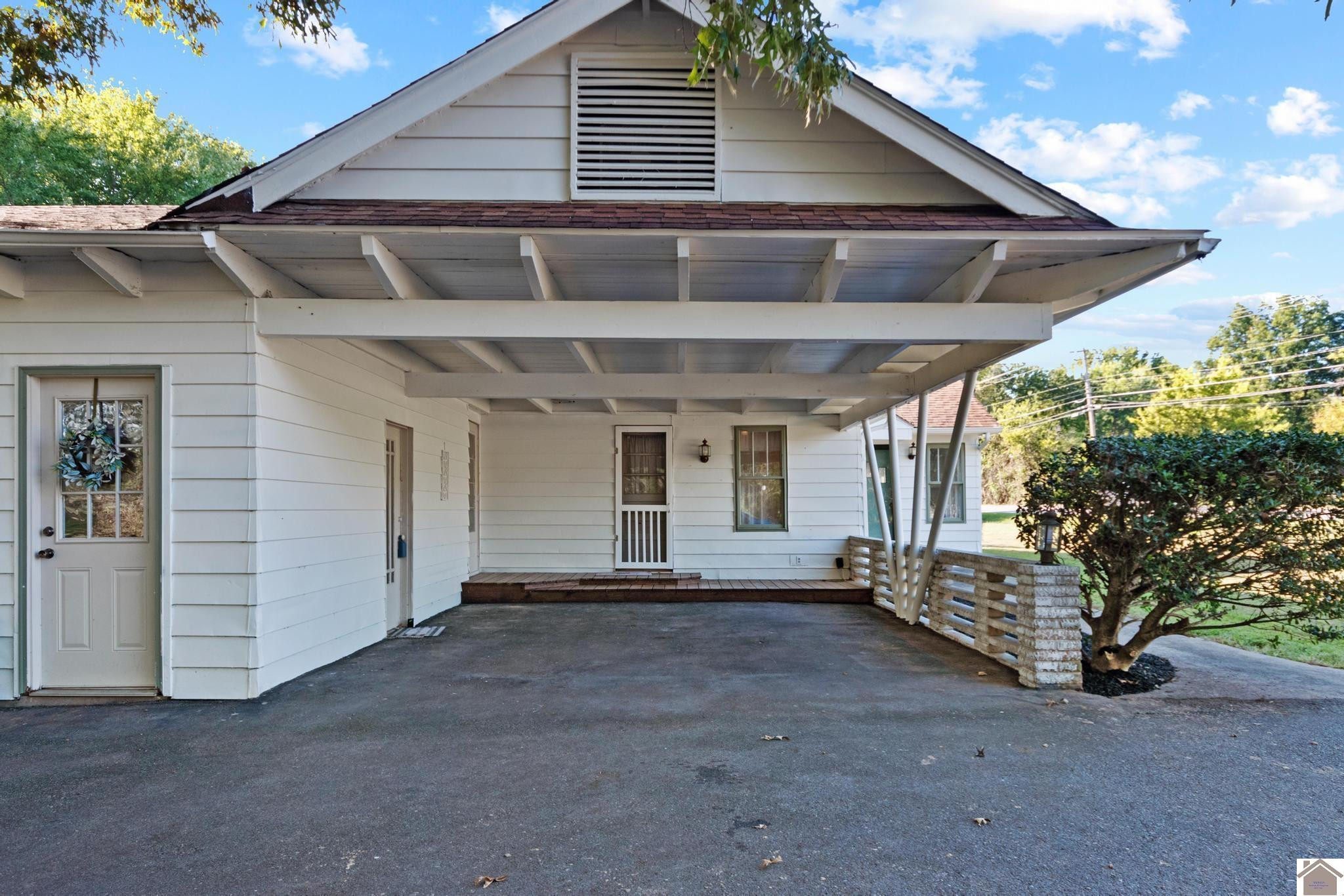 6633 Benton Road