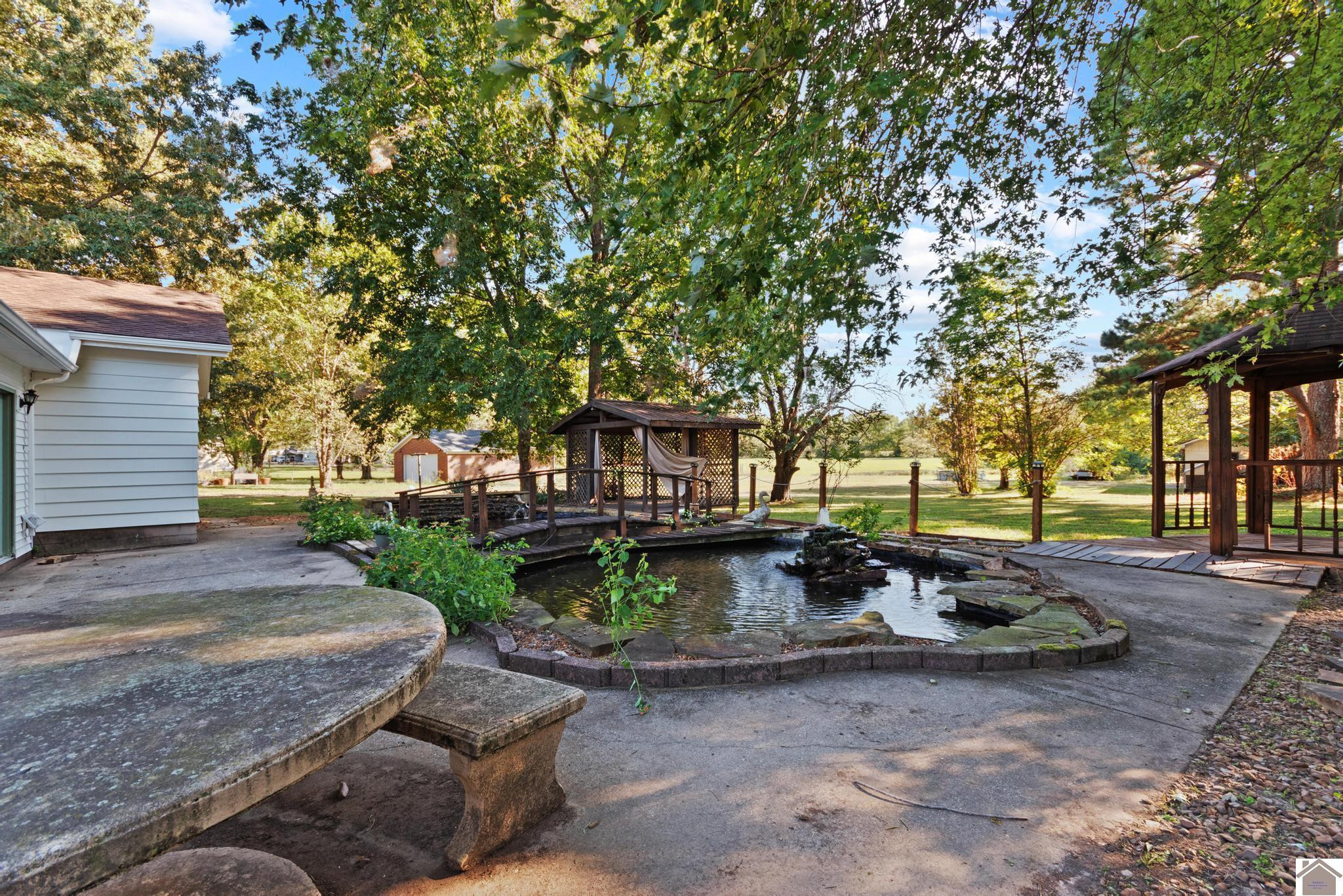 6633 Benton Road