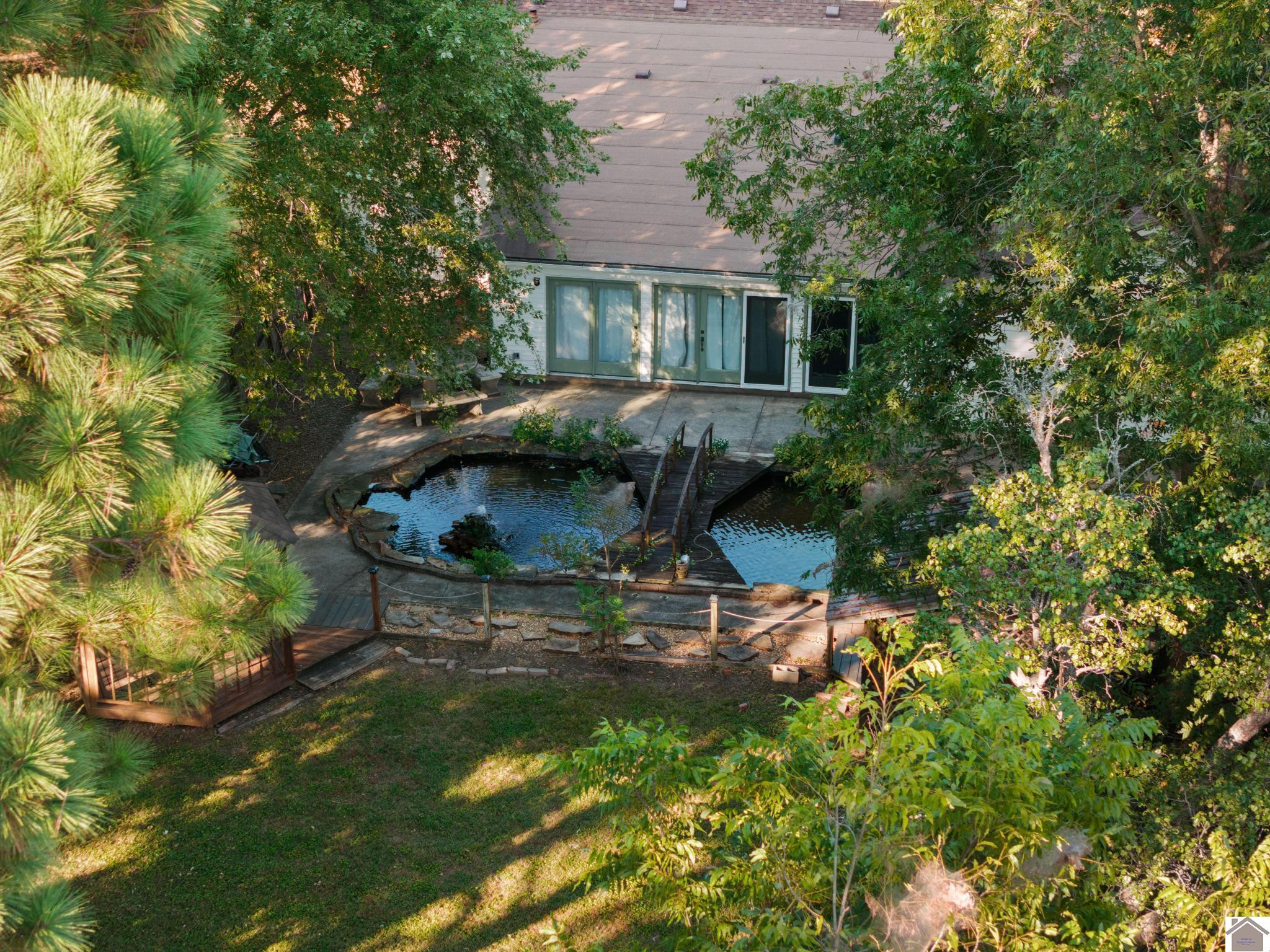6633 Benton Road