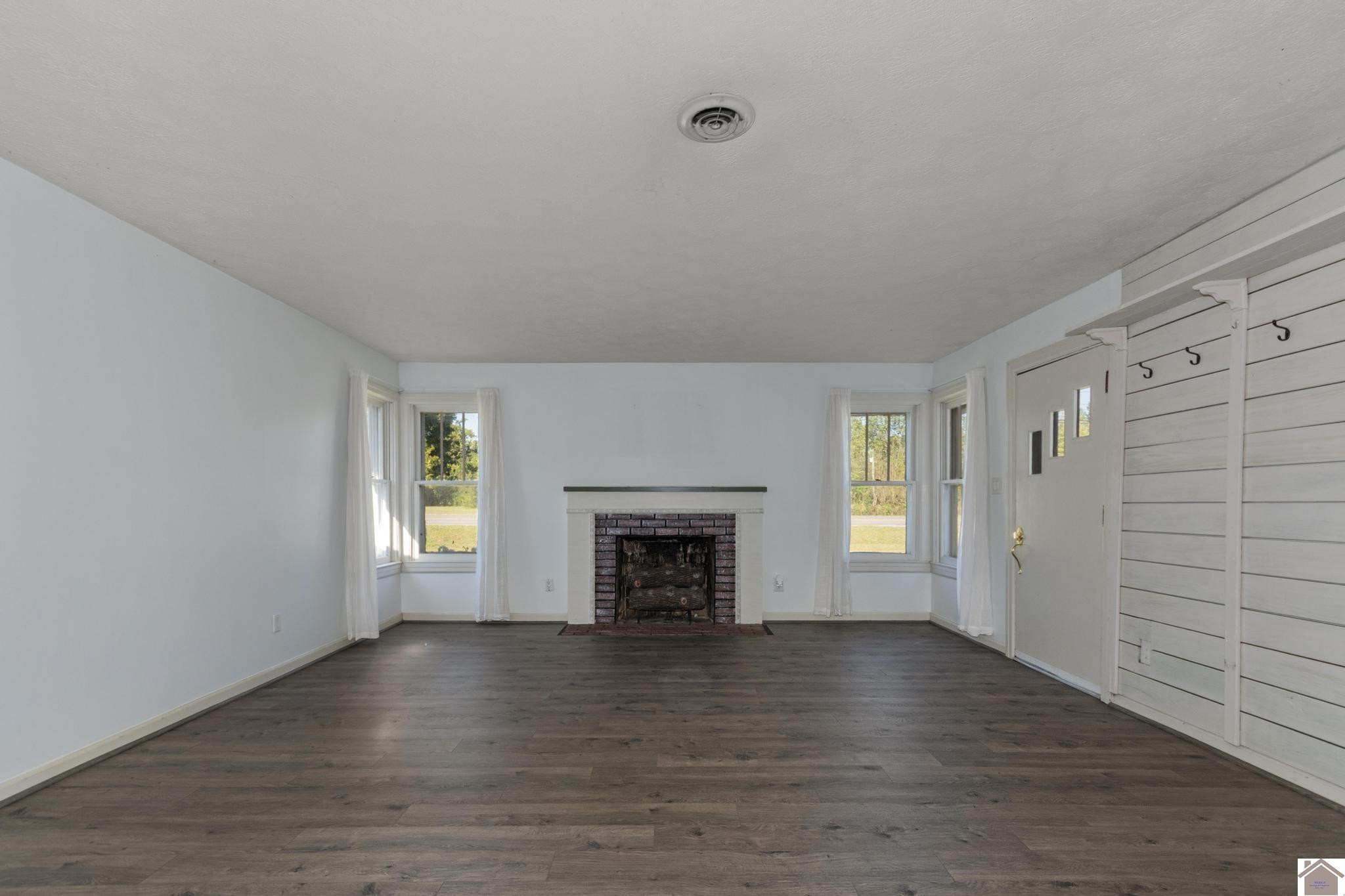 6633 Benton Road