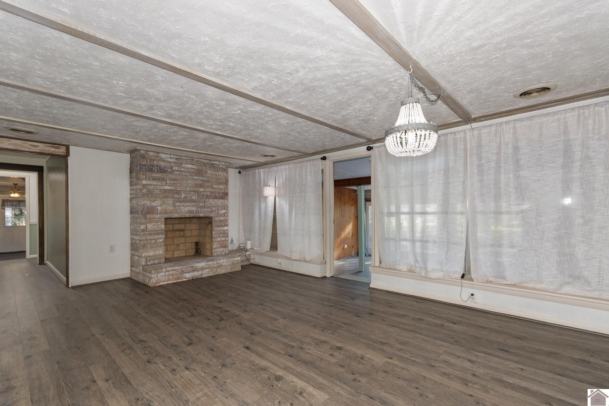6633 Benton Road
