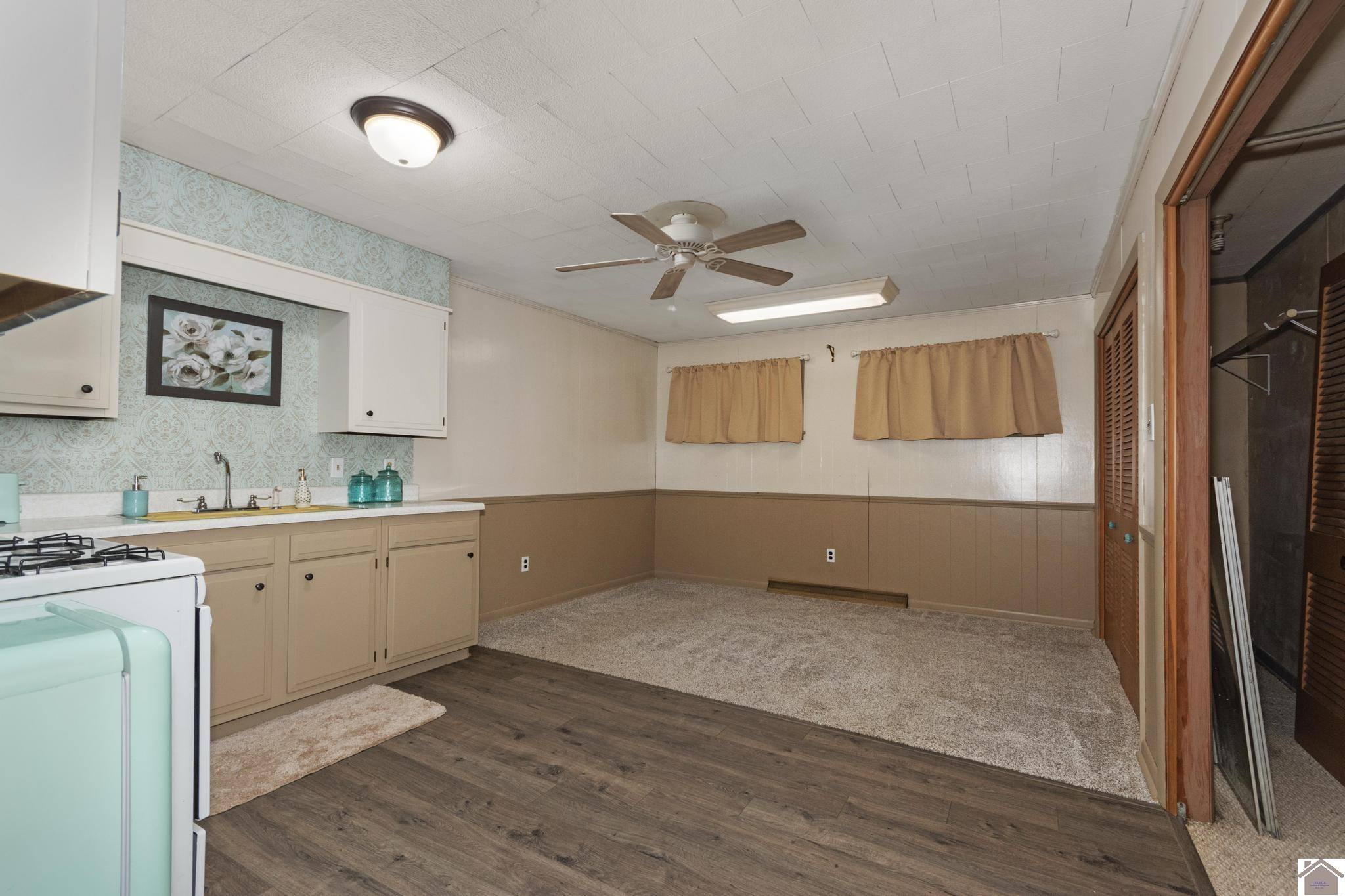 6633 Benton Road