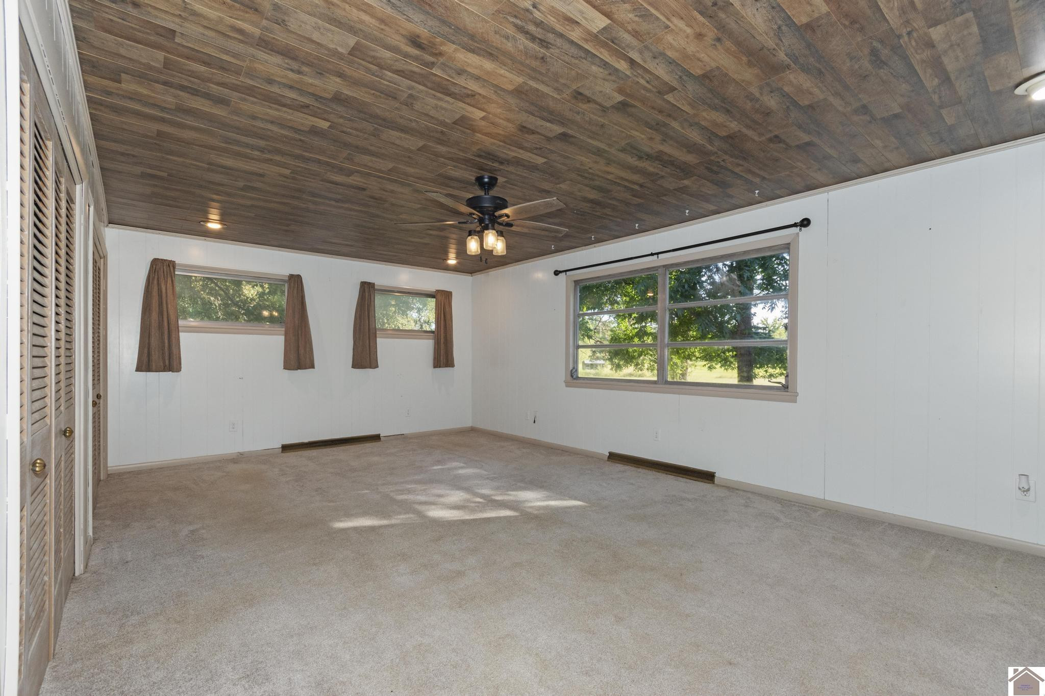 6633 Benton Road