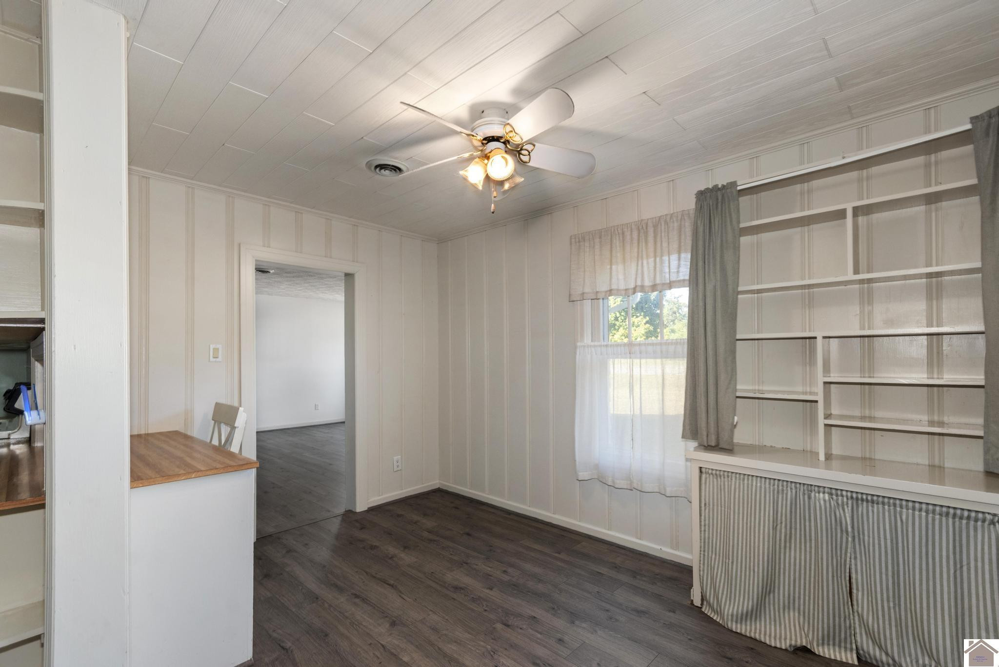 6633 Benton Road