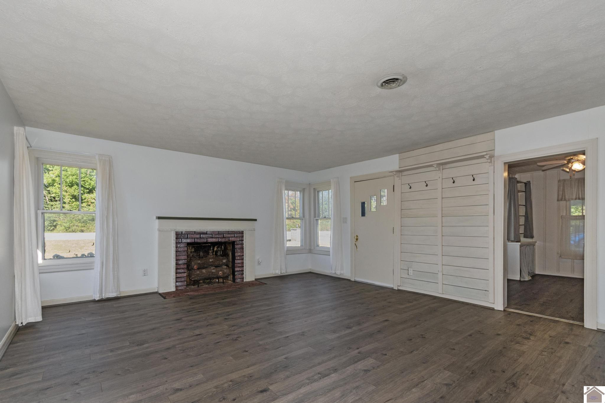 6633 Benton Road