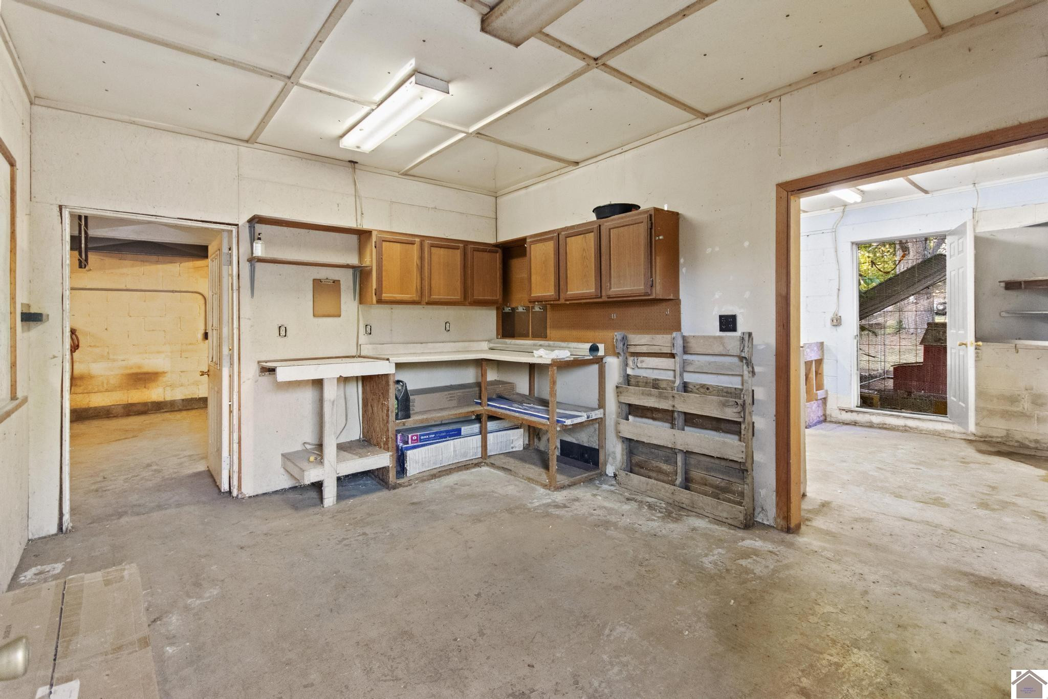 6633 Benton Road