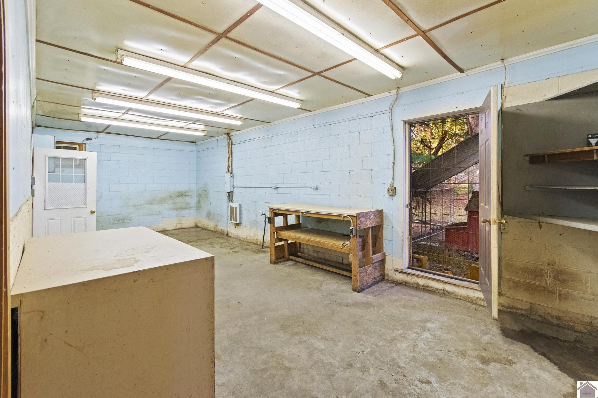 6633 Benton Road