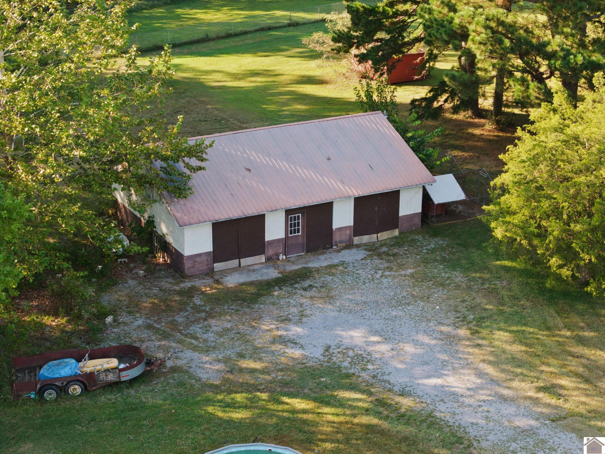 6633 Benton Road