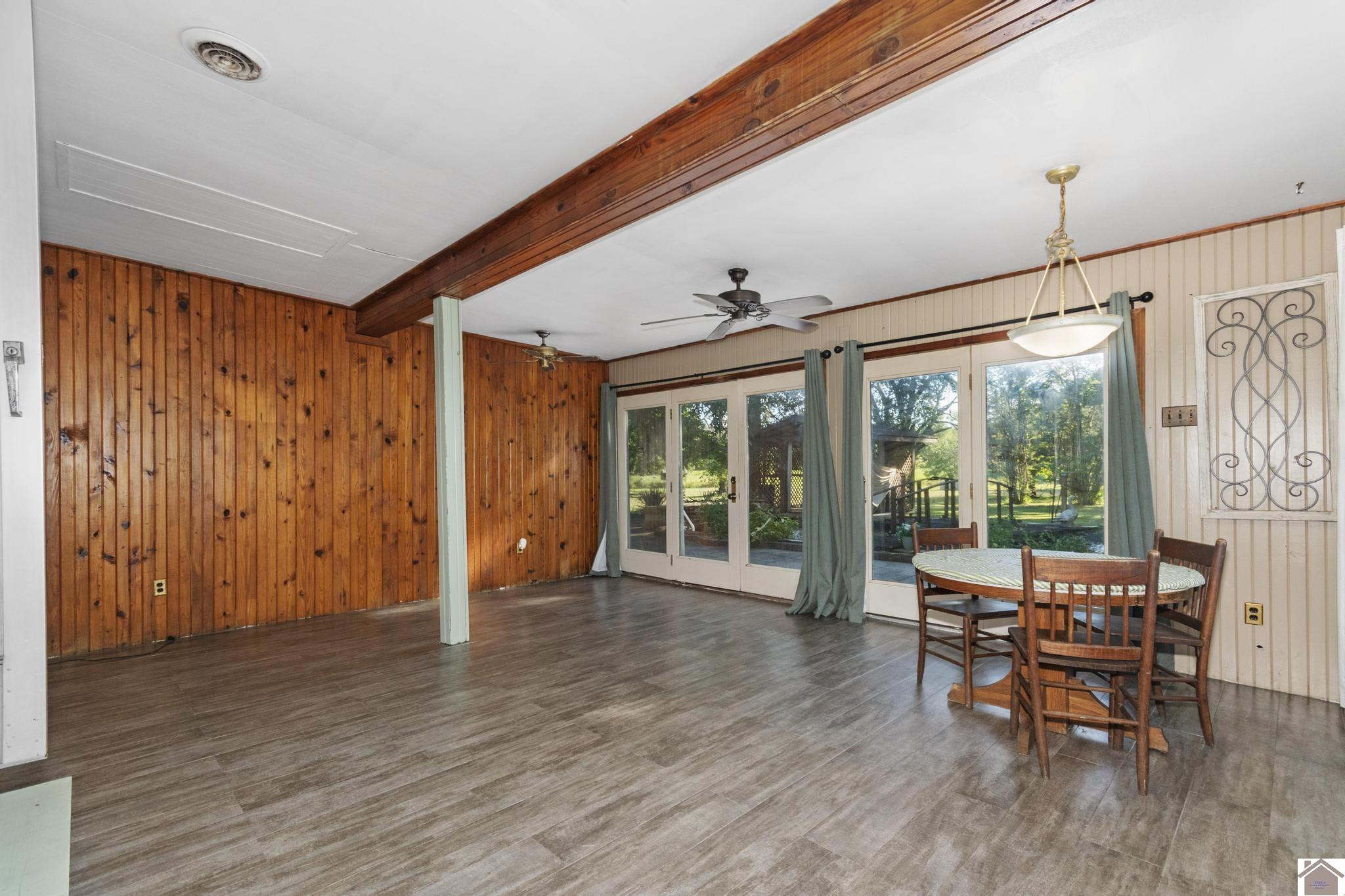 6633 Benton Road