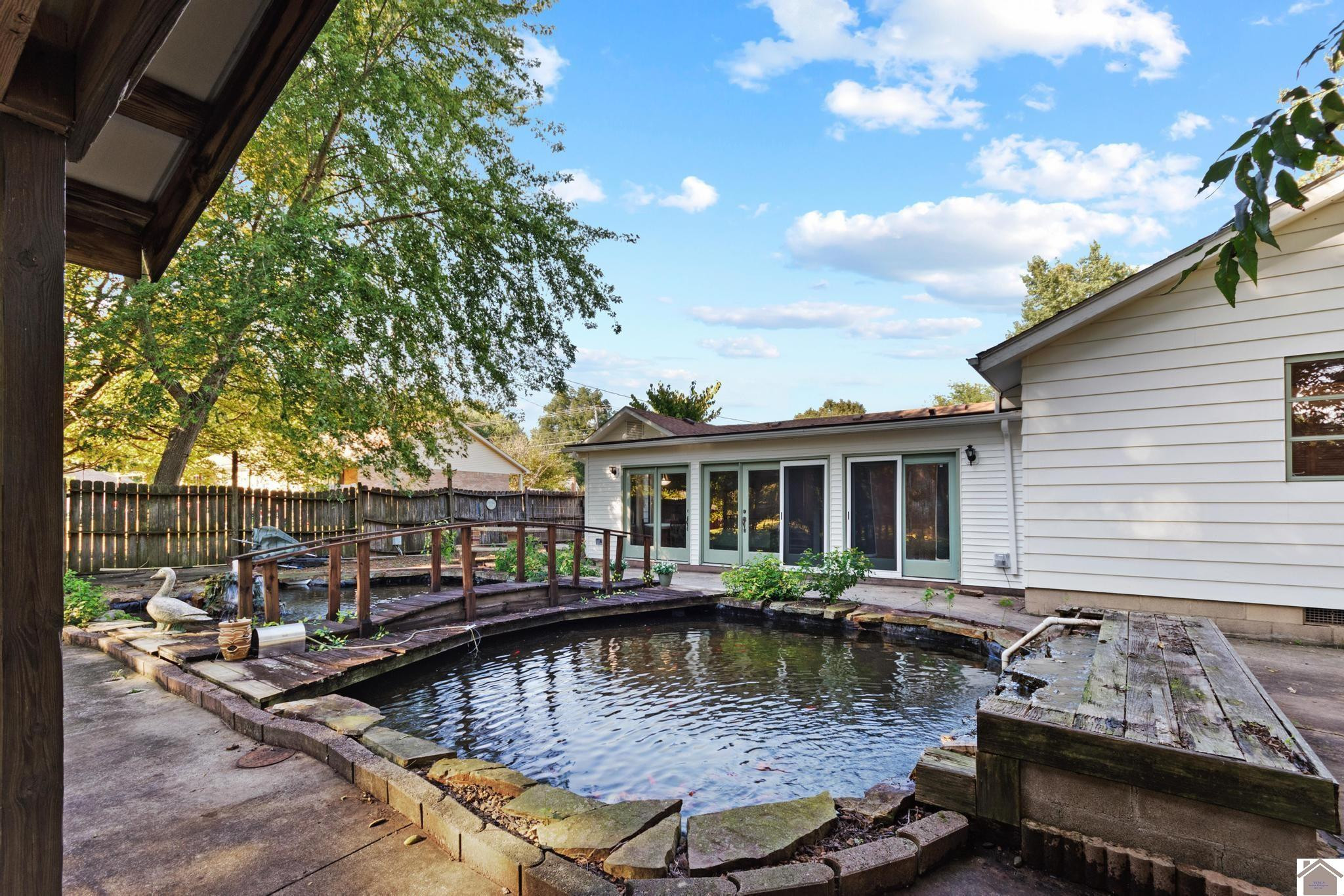 6633 Benton Road