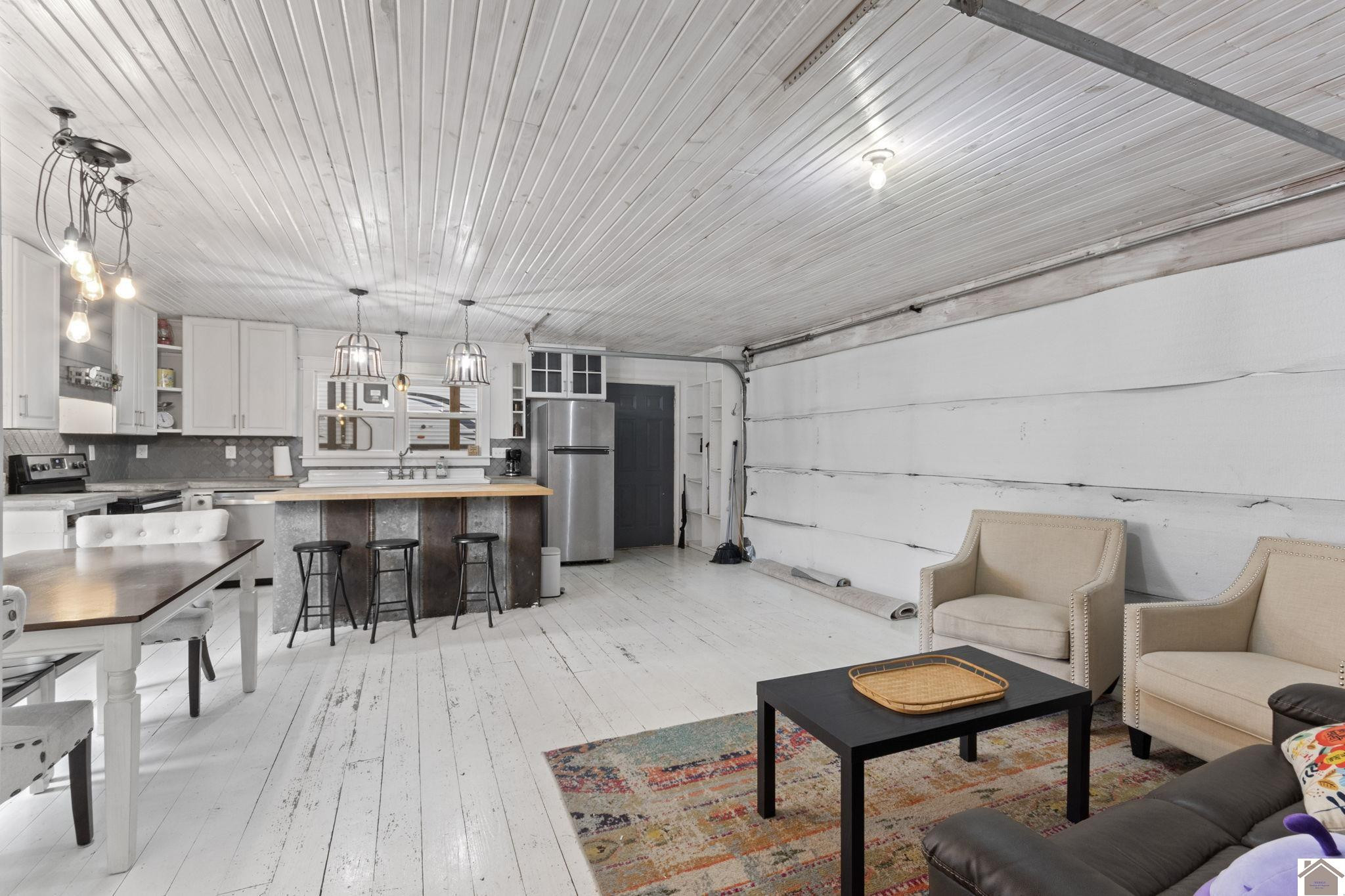 8475 Old Mayfield Road