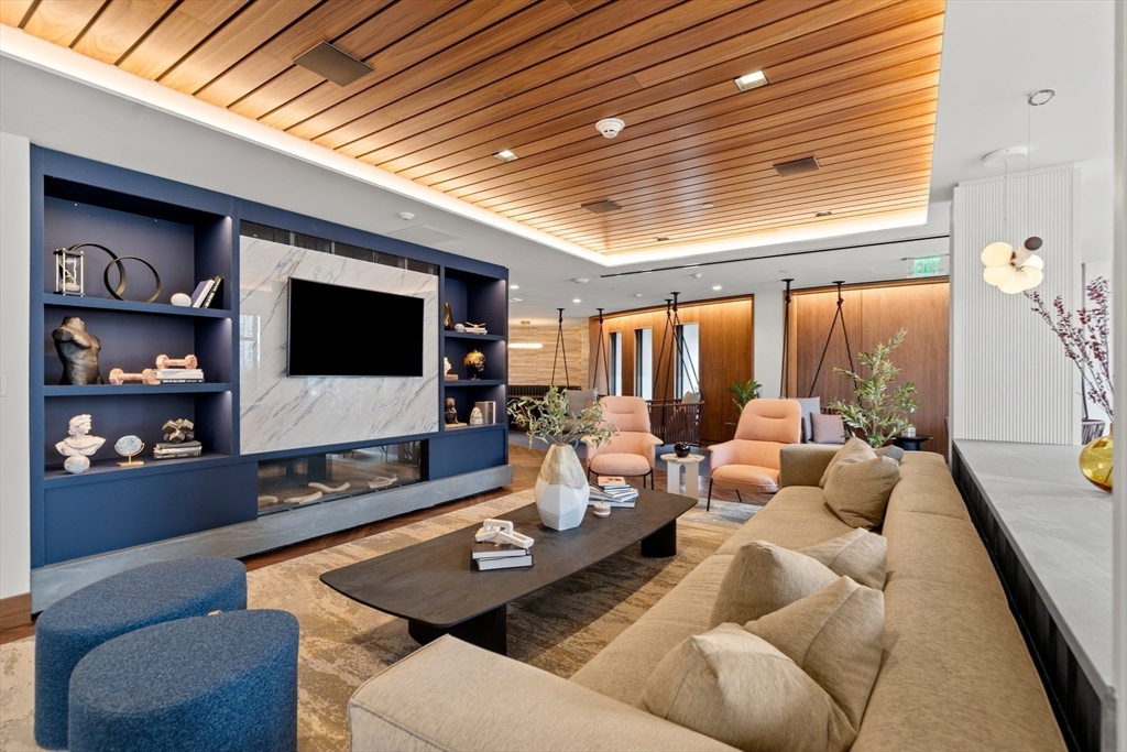 1515 Commonwealth Ave # 615