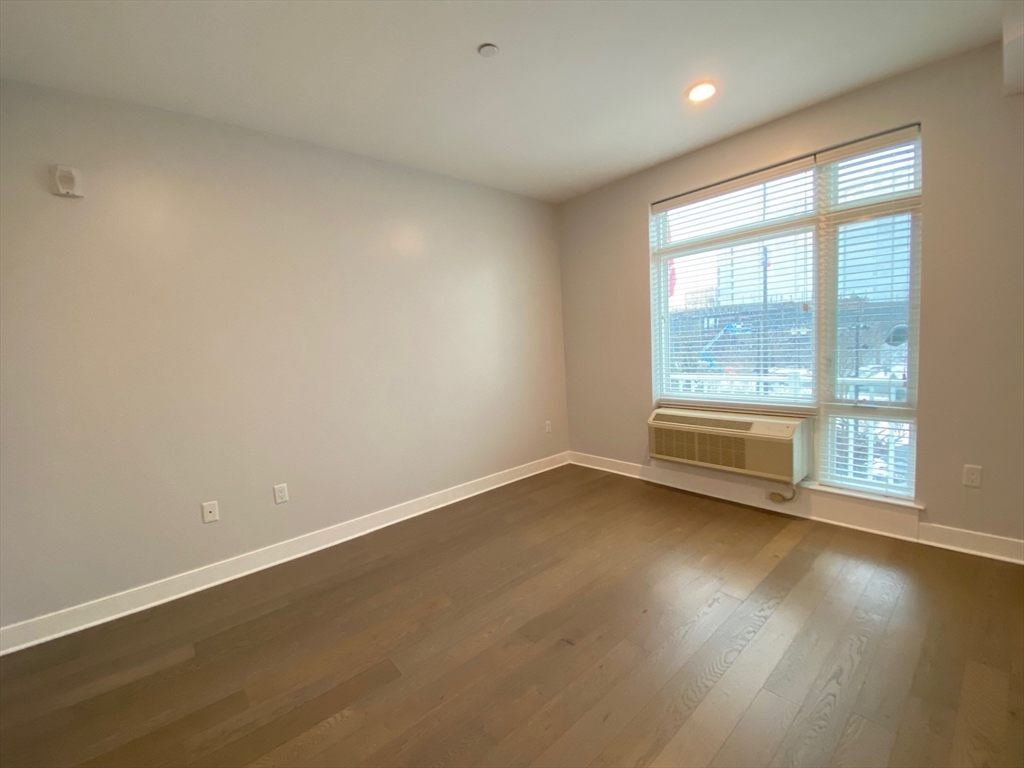18 Cliveden St # 205