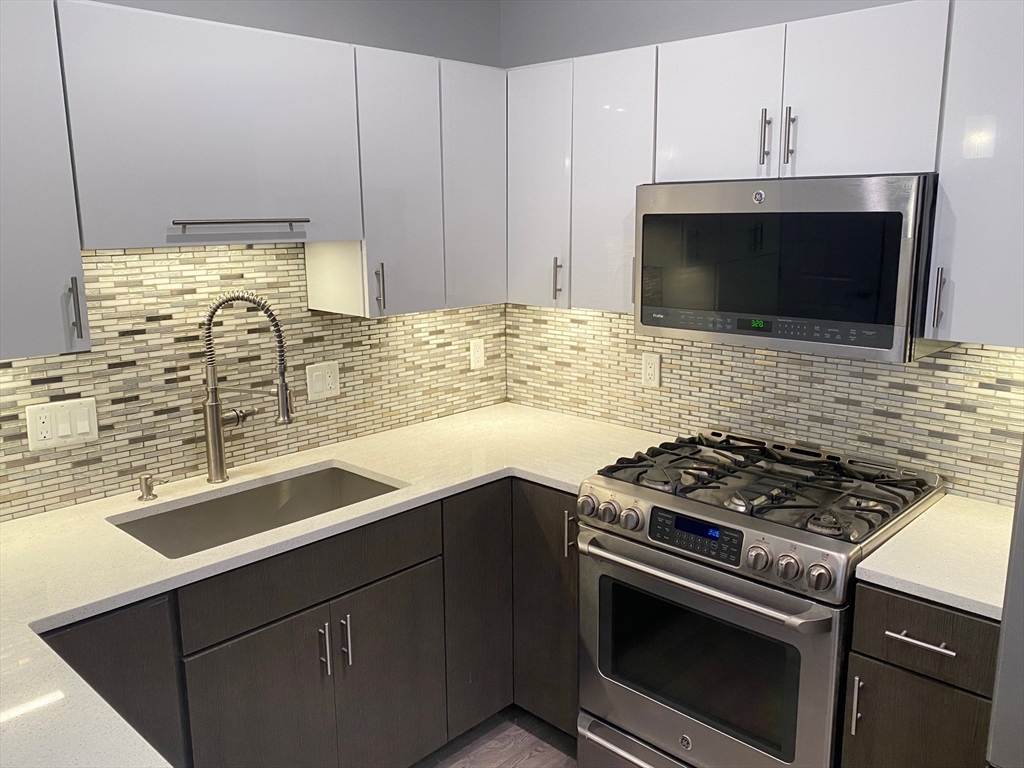 18 Cliveden St # 205