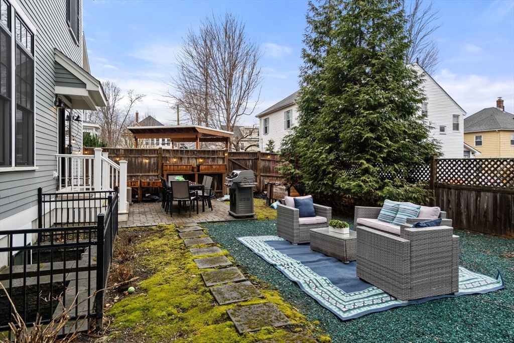 88 Crescent St # 2