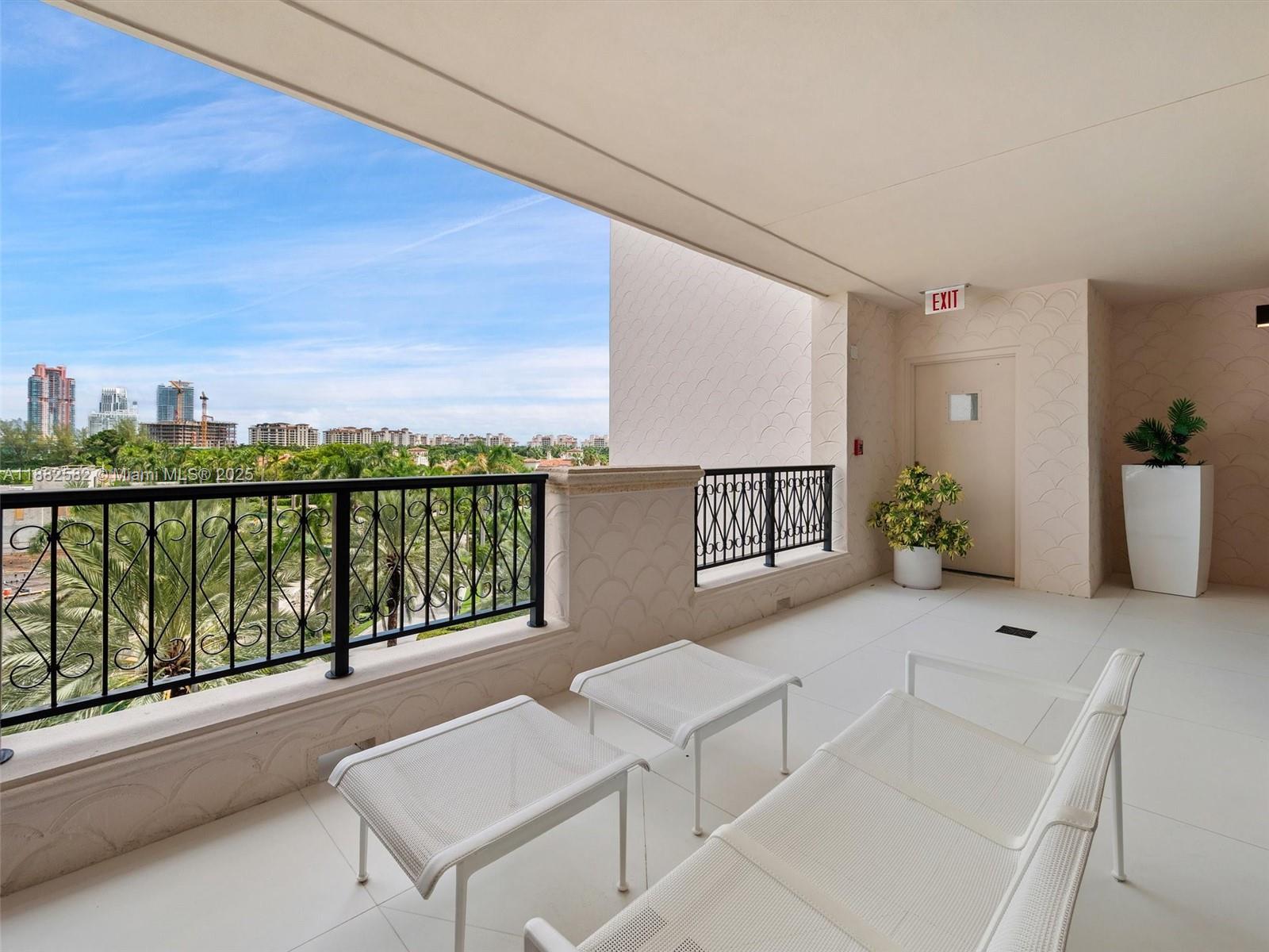 5053 Fisher Island Dr # 5053