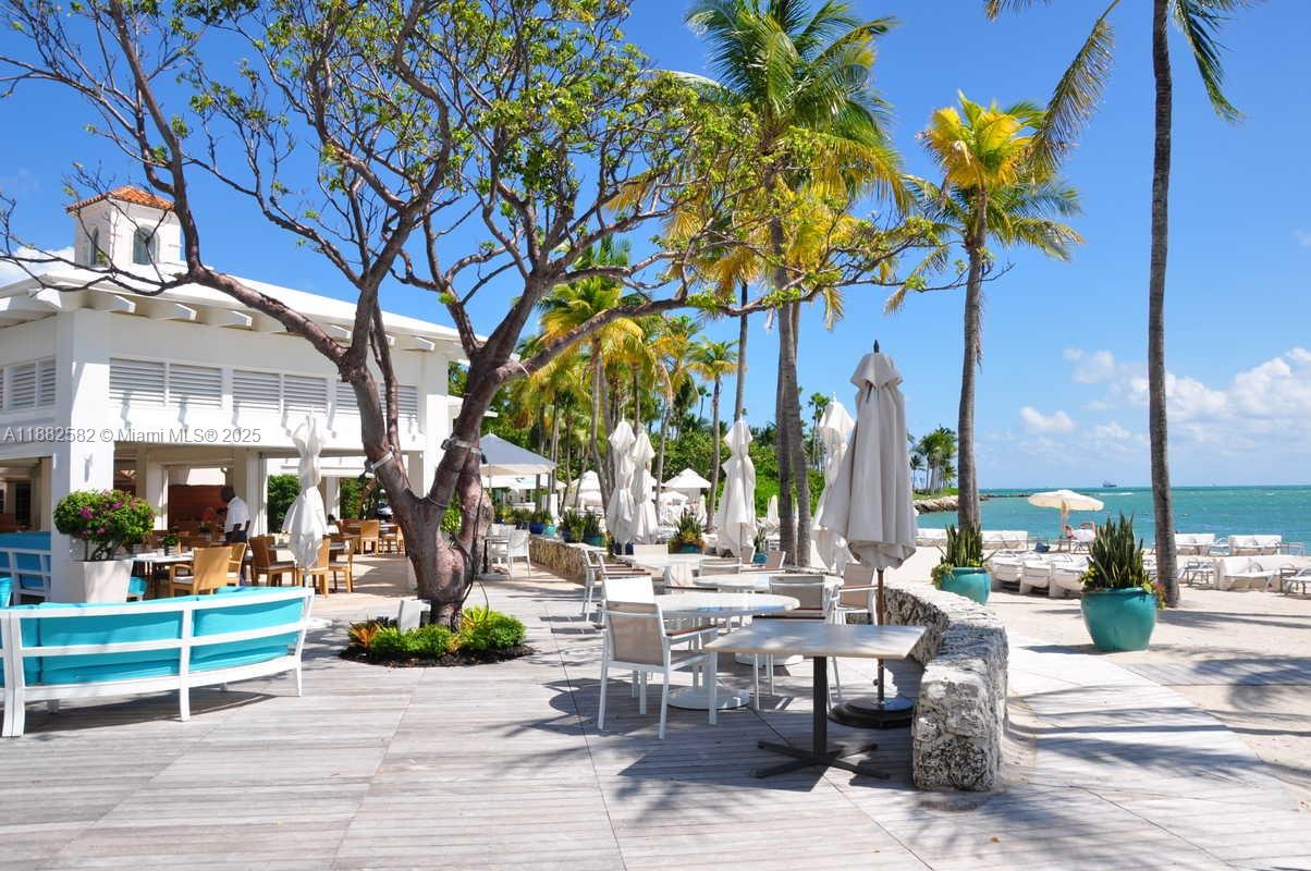 5053 Fisher Island Dr # 5053