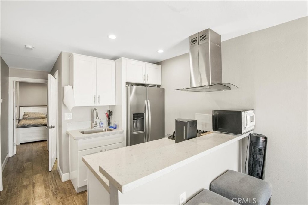 1007 E Balboa Boulevard